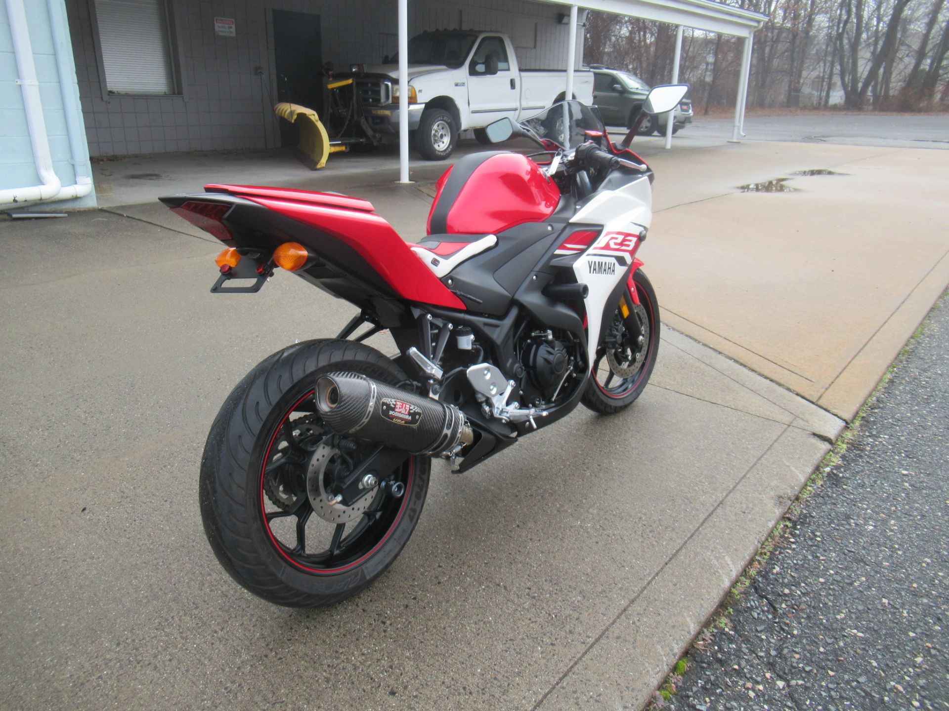 2015 Yamaha YZF-R3 in Springfield, Massachusetts - Photo 3