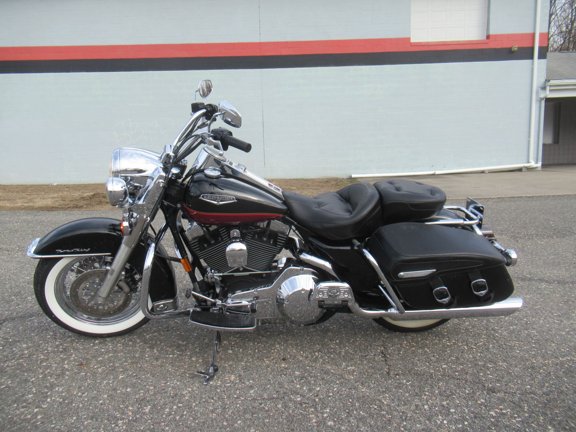 2005 Harley-Davidson FLHRCI Road King® Classic in Springfield, Massachusetts - Photo 4