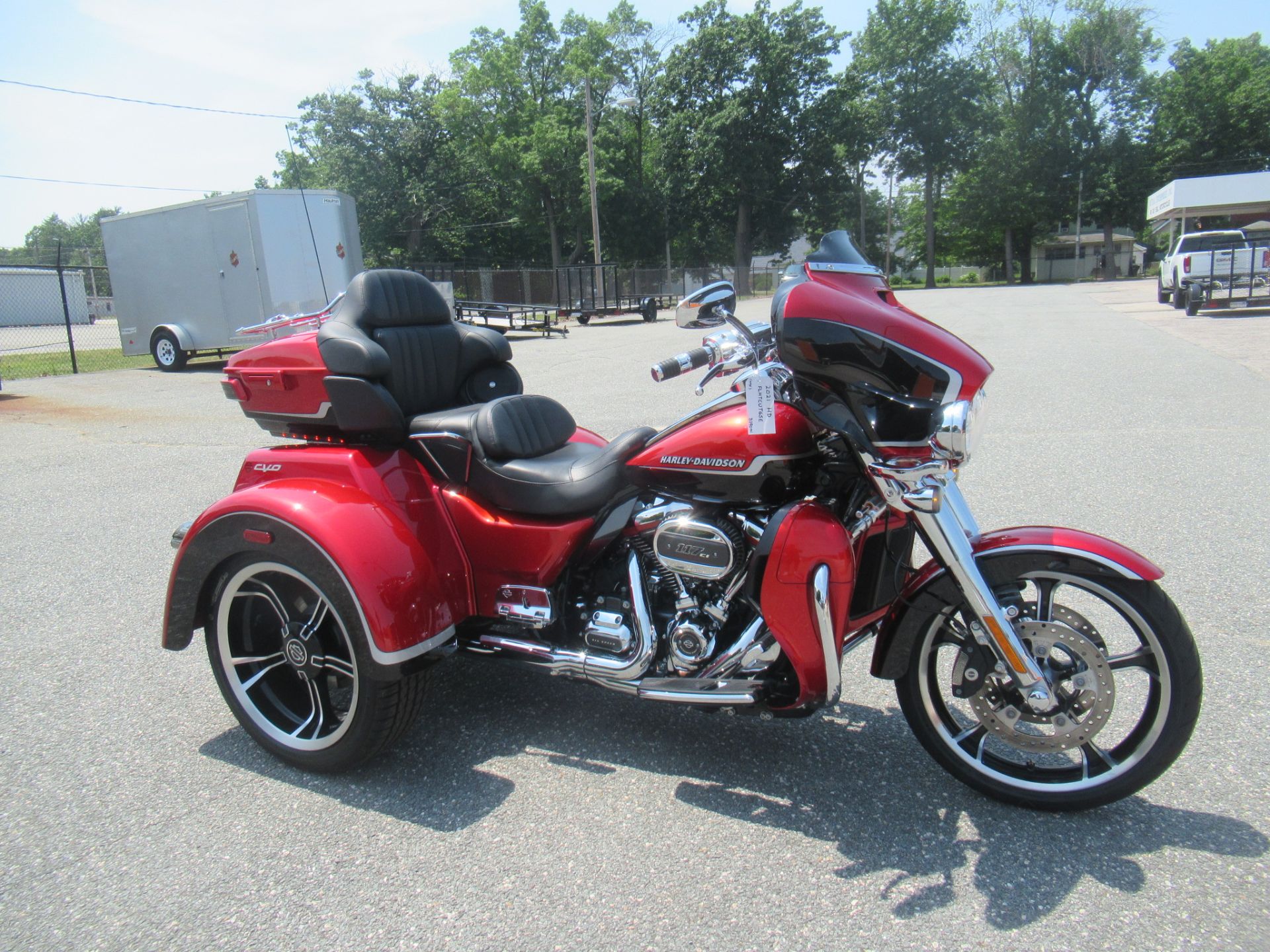 2021 Harley-Davidson CVO™ Tri Glide® in Springfield, Massachusetts - Photo 3