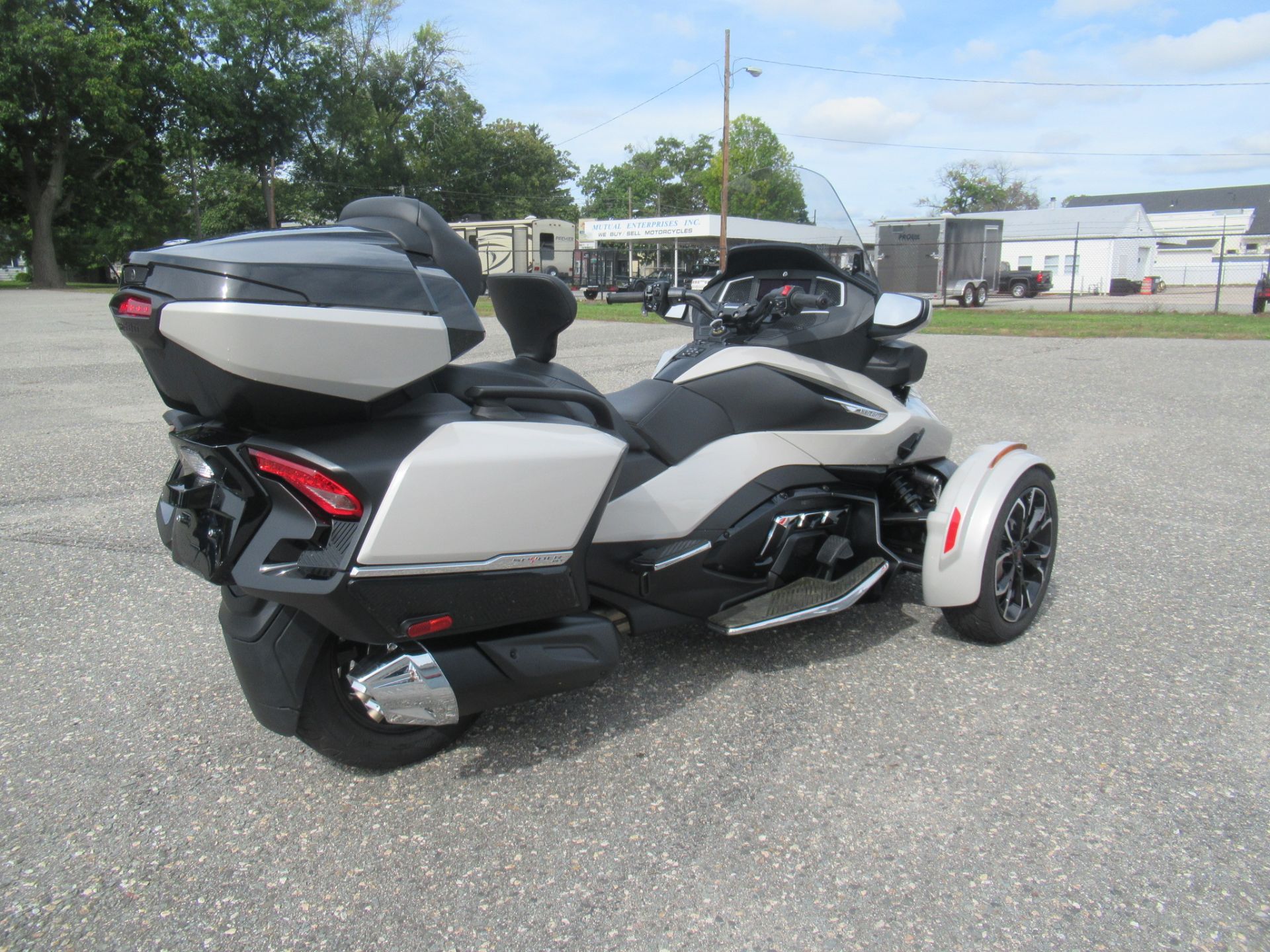 2021 Can-Am Spyder RT Limited in Springfield, Massachusetts - Photo 2