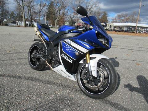 2013 Yamaha YZF-R1 in Springfield, Massachusetts - Photo 2
