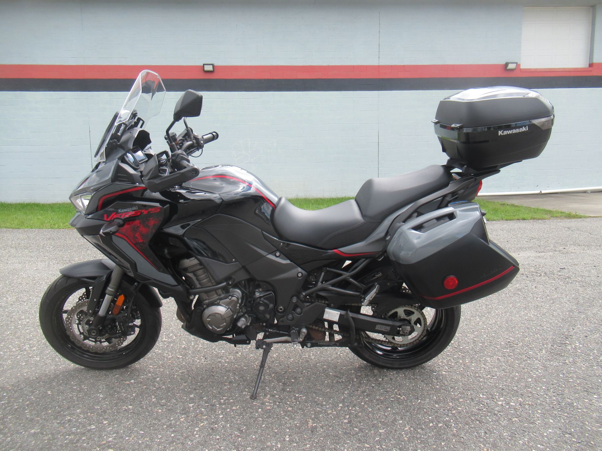 2021 Kawasaki Versys 1000 SE LT+ in Springfield, Massachusetts - Photo 4