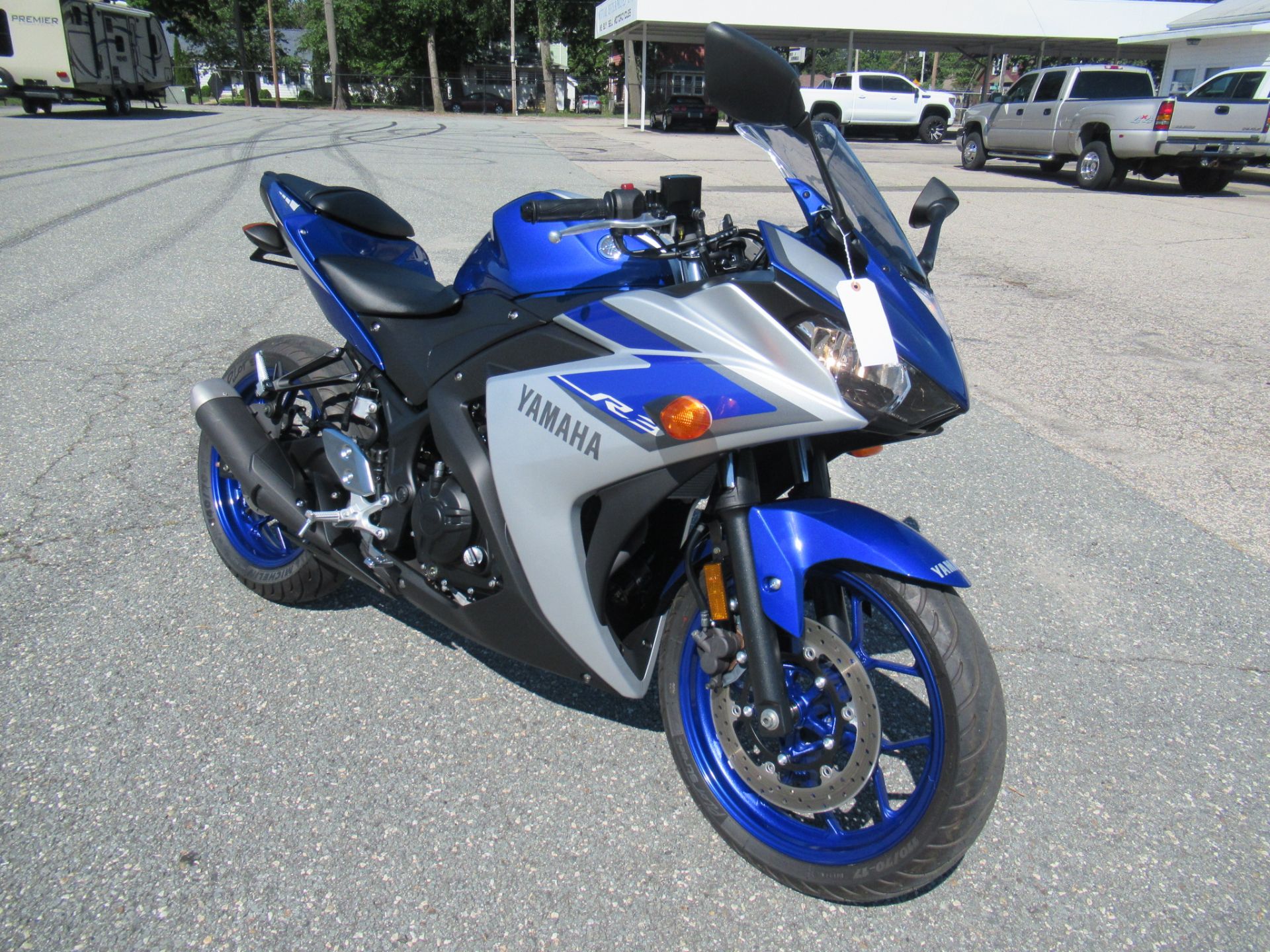 2015 Yamaha YZF-R3 in Springfield, Massachusetts - Photo 2
