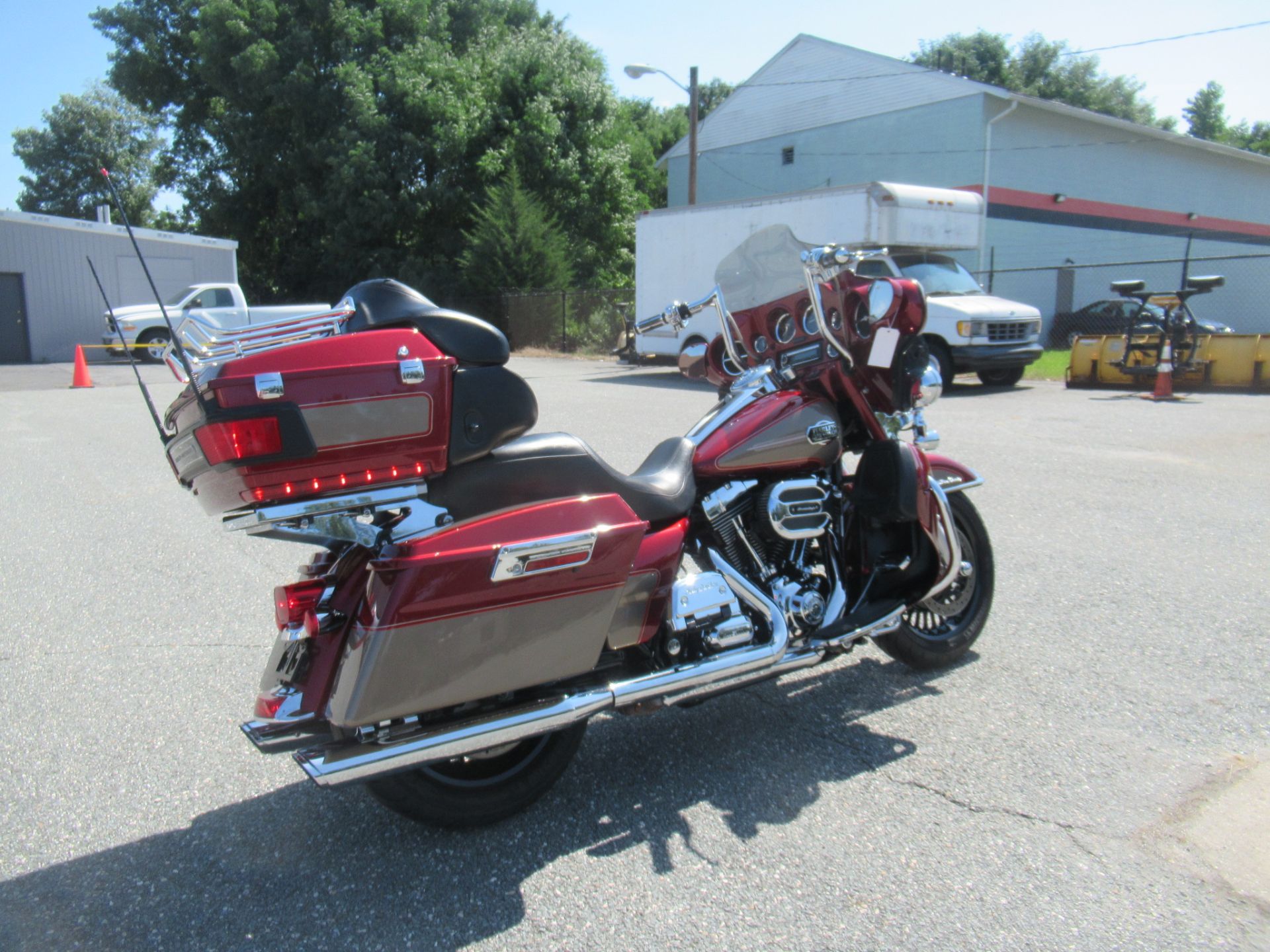 2009 Harley-Davidson Ultra Classic® Electra Glide® in Springfield, Massachusetts - Photo 2
