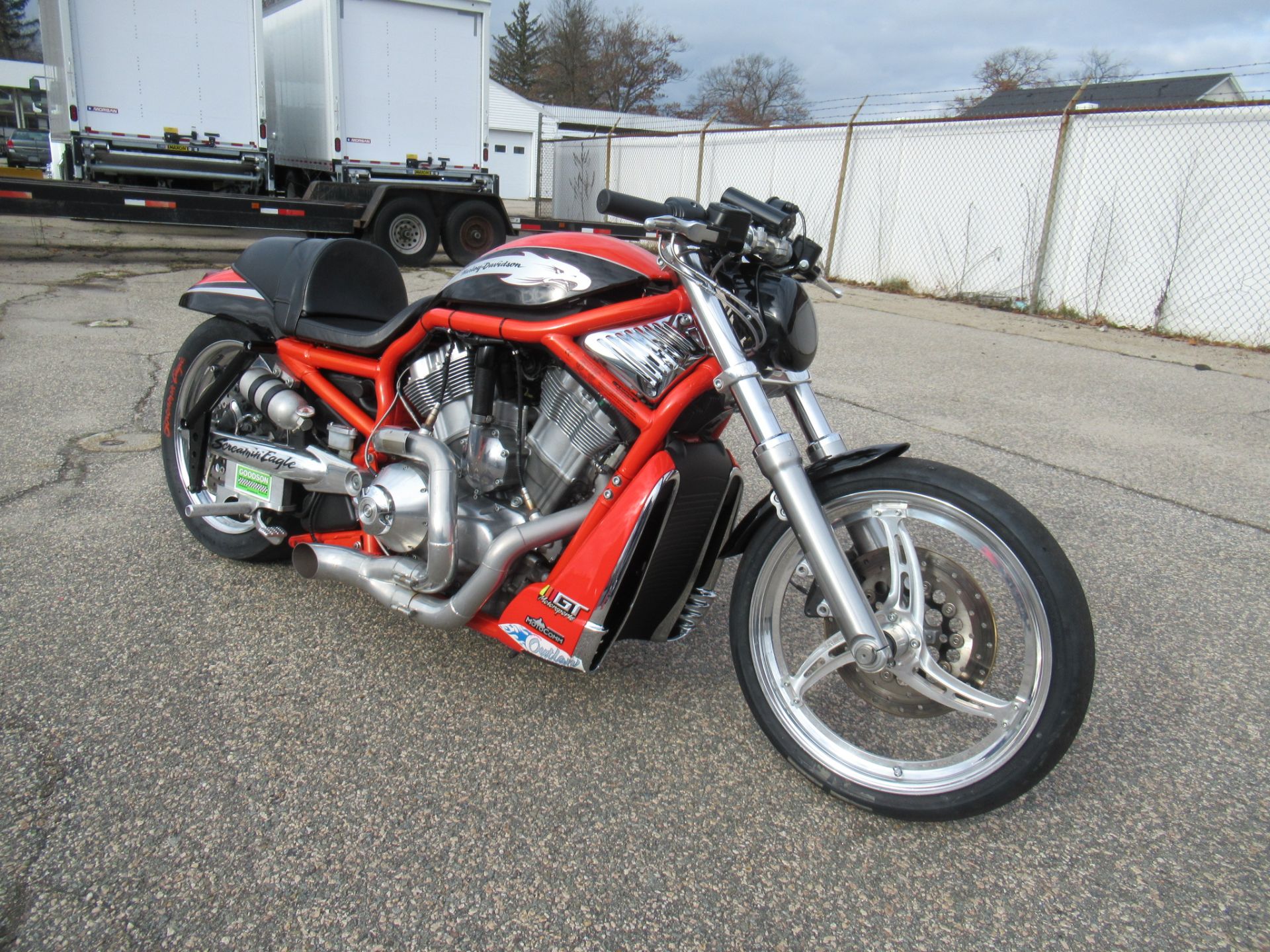 2006 Harley-Davidson CVO™ Screamin' Eagle® V-Rod® Destroyer® in Springfield, Massachusetts - Photo 2