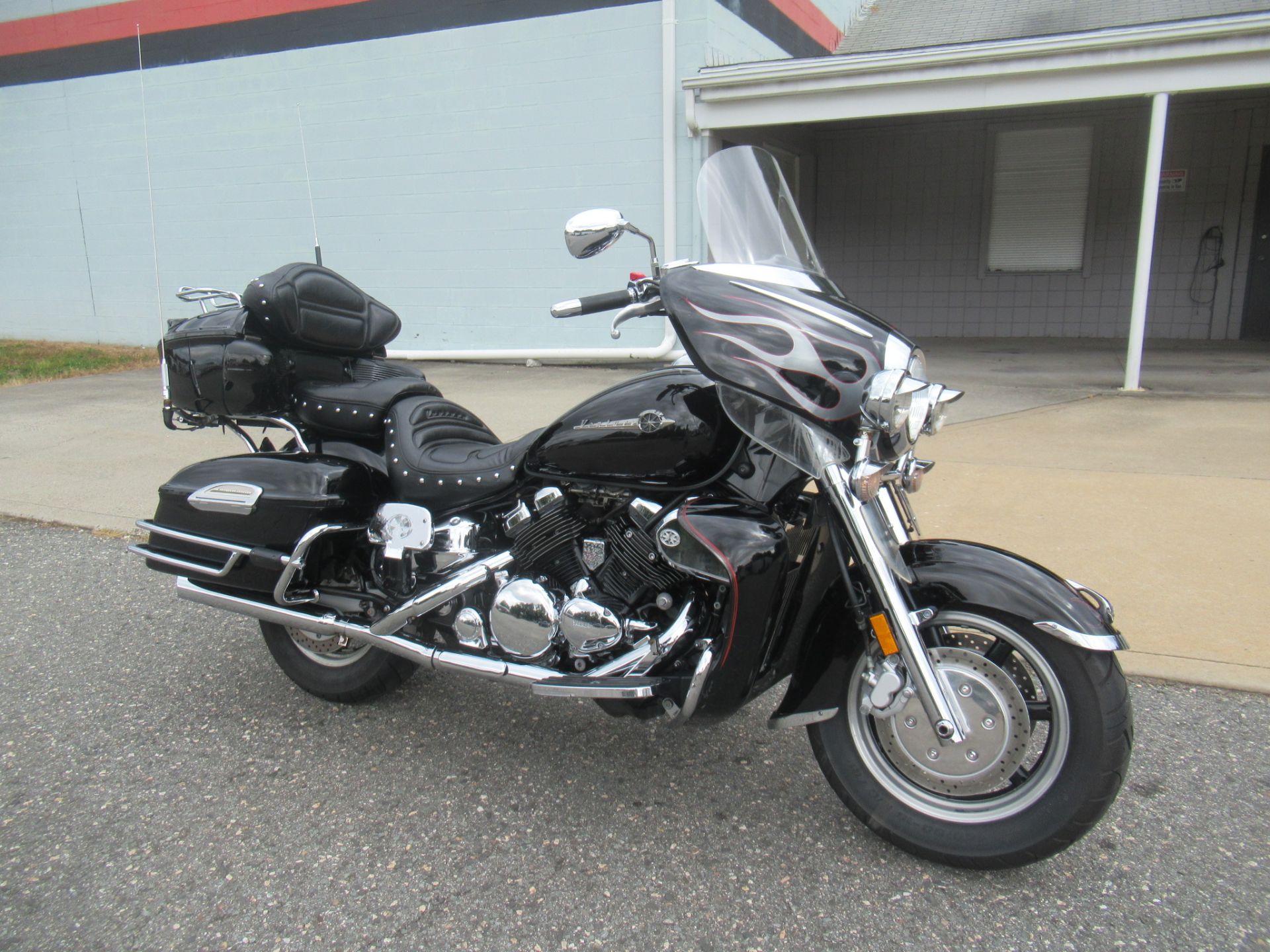 2005 Yamaha Royal Star® Midnight Venture in Springfield, Massachusetts - Photo 2