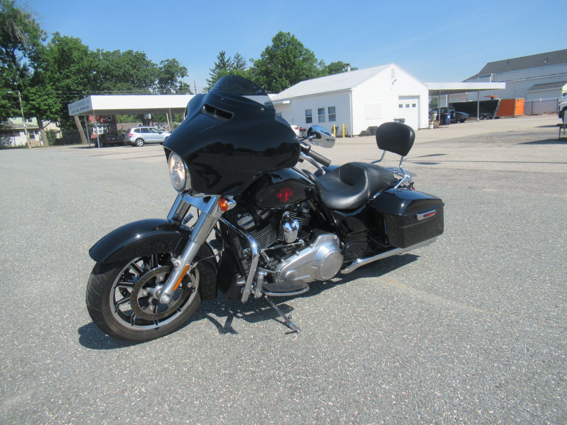 2019 Harley-Davidson Electra Glide® Standard in Springfield, Massachusetts - Photo 6