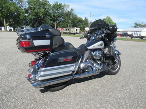 2009 Harley-Davidson Ultra Classic® Electra Glide® in Springfield, Massachusetts - Photo 2