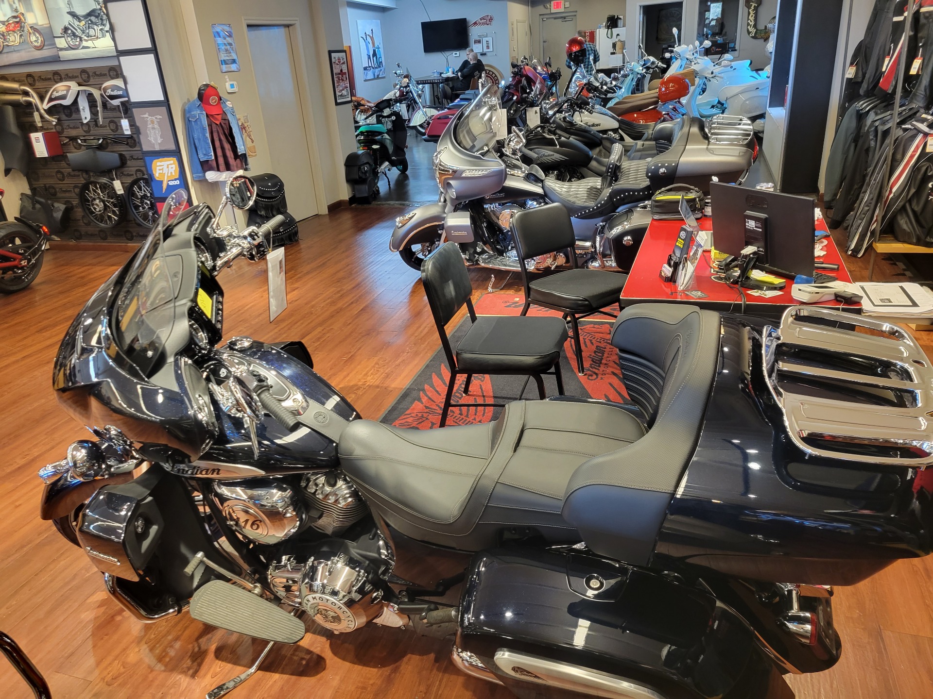 2021 Indian Motorcycle Roadmaster® Limited in Nashville, Tennessee - Photo 4