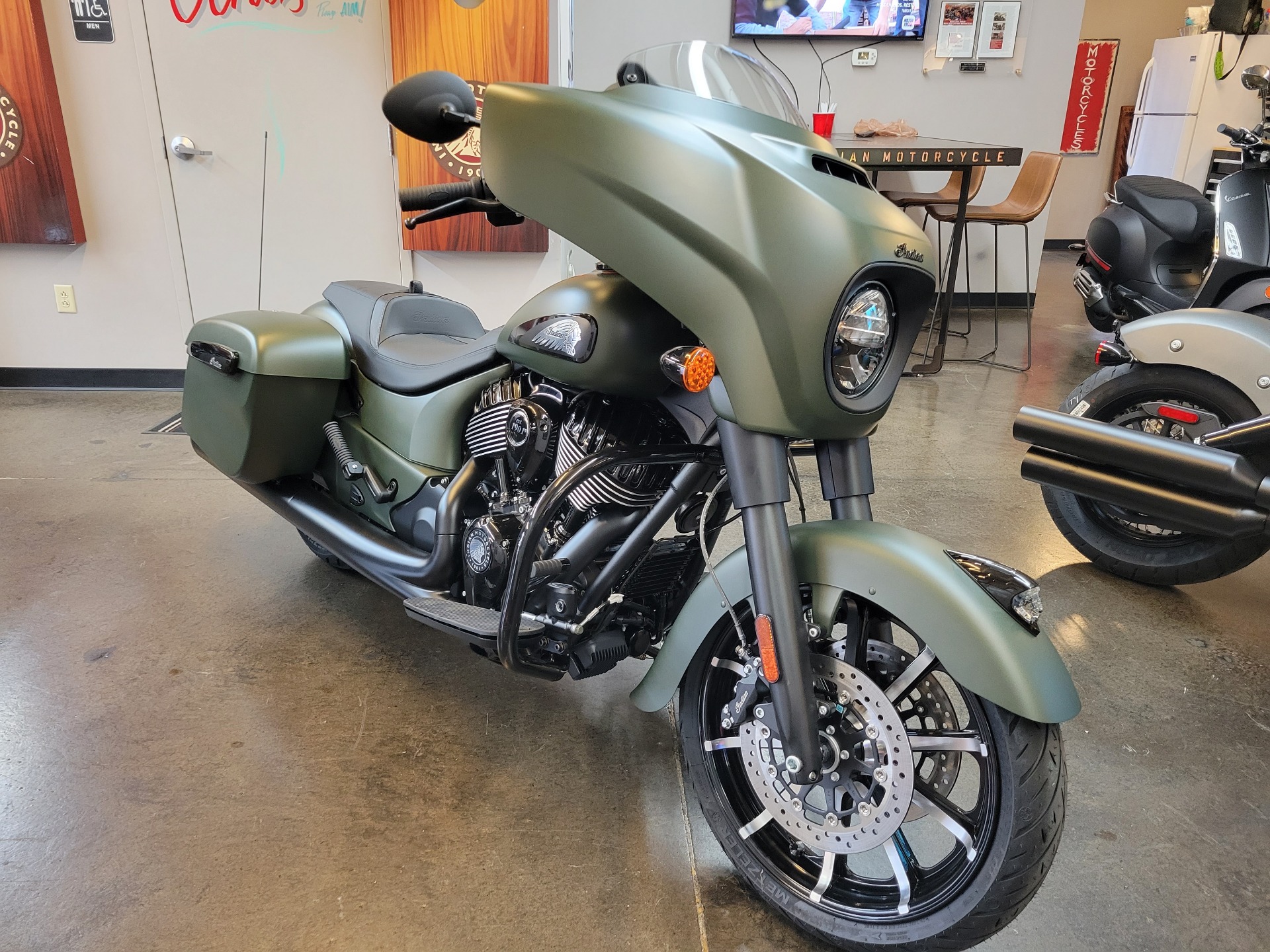 2023 Indian Motorcycle Chieftain® Dark Horse® in Nashville, Tennessee - Photo 2