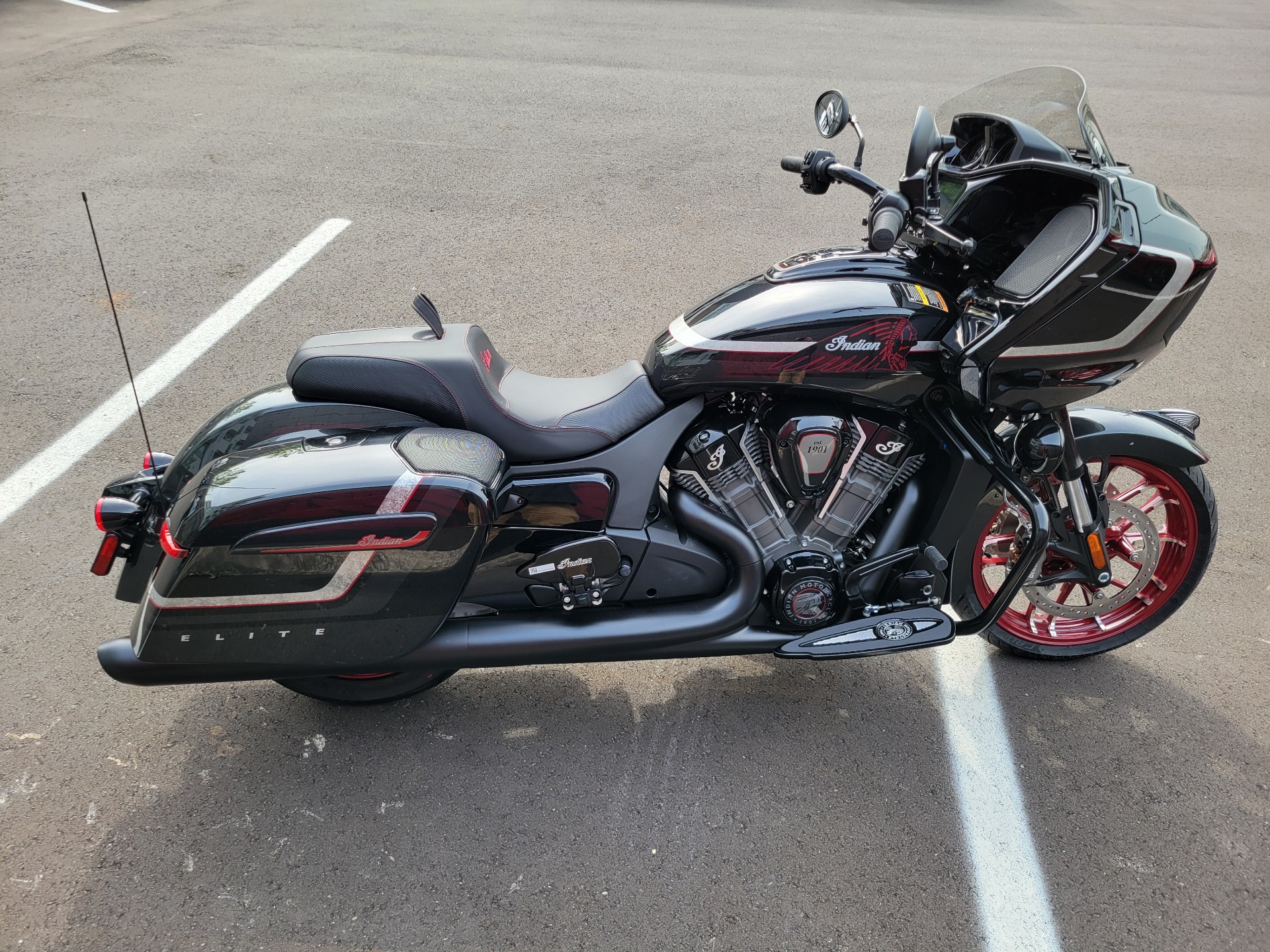 2024 Indian Motorcycle Challenger® Elite in Nashville, Tennessee - Photo 4