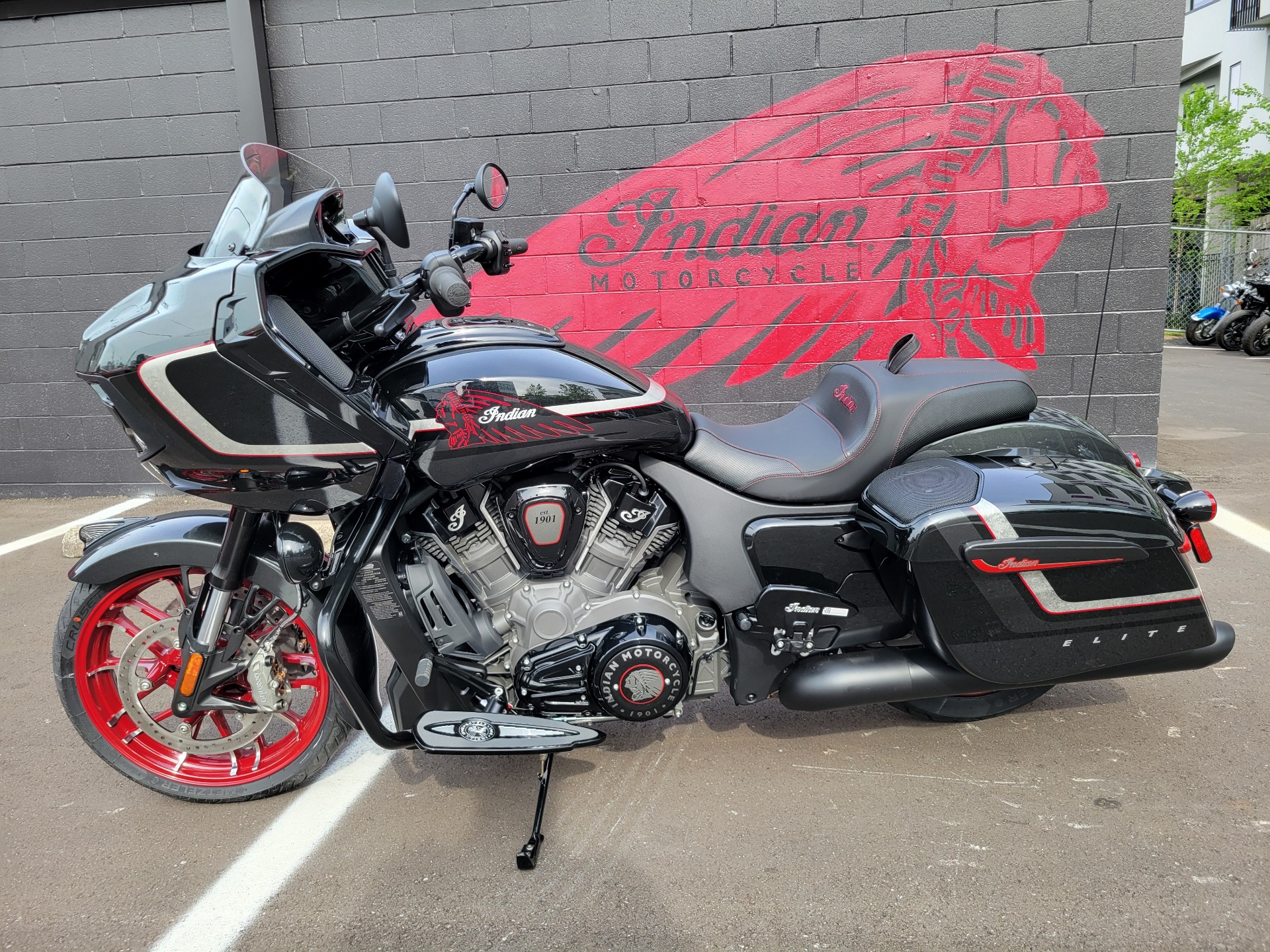 2024 Indian Motorcycle Challenger® Elite in Nashville, Tennessee - Photo 5