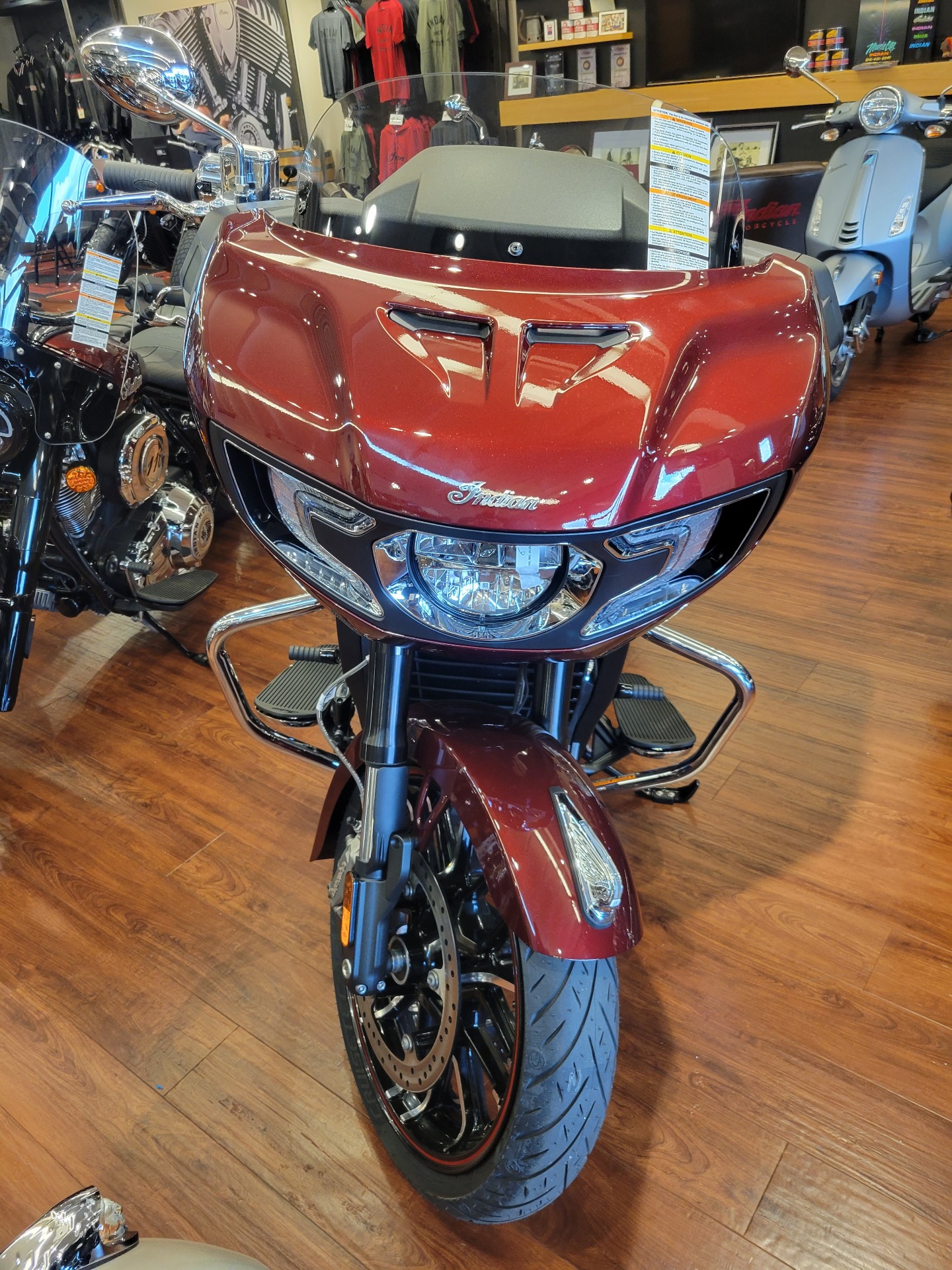 2022 Indian Motorcycle Challenger® Limited in Nashville, Tennessee - Photo 2