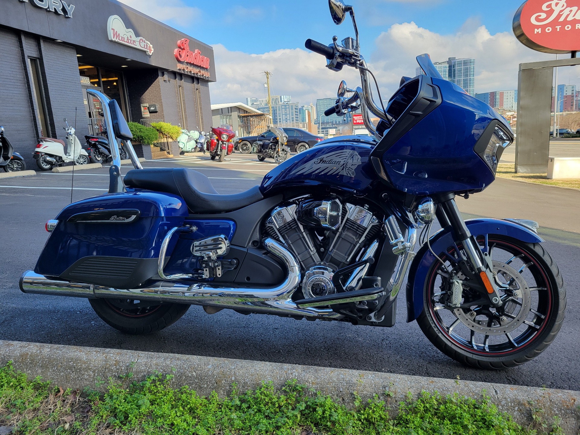2021 Indian Motorcycle Challenger® Limited in Nashville, Tennessee - Photo 2