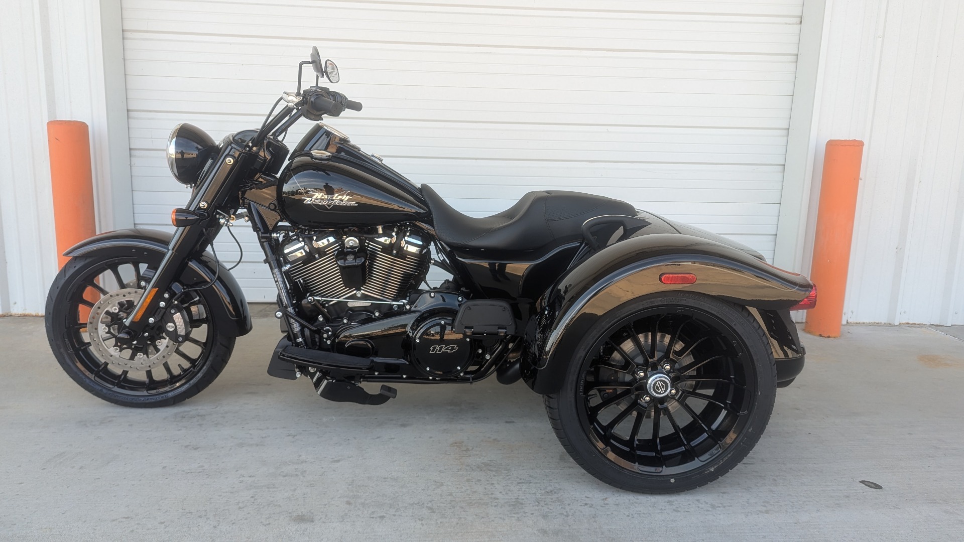 2024 harley davidson freewheeler trike vivid black for sale in mississippi - Photo 2