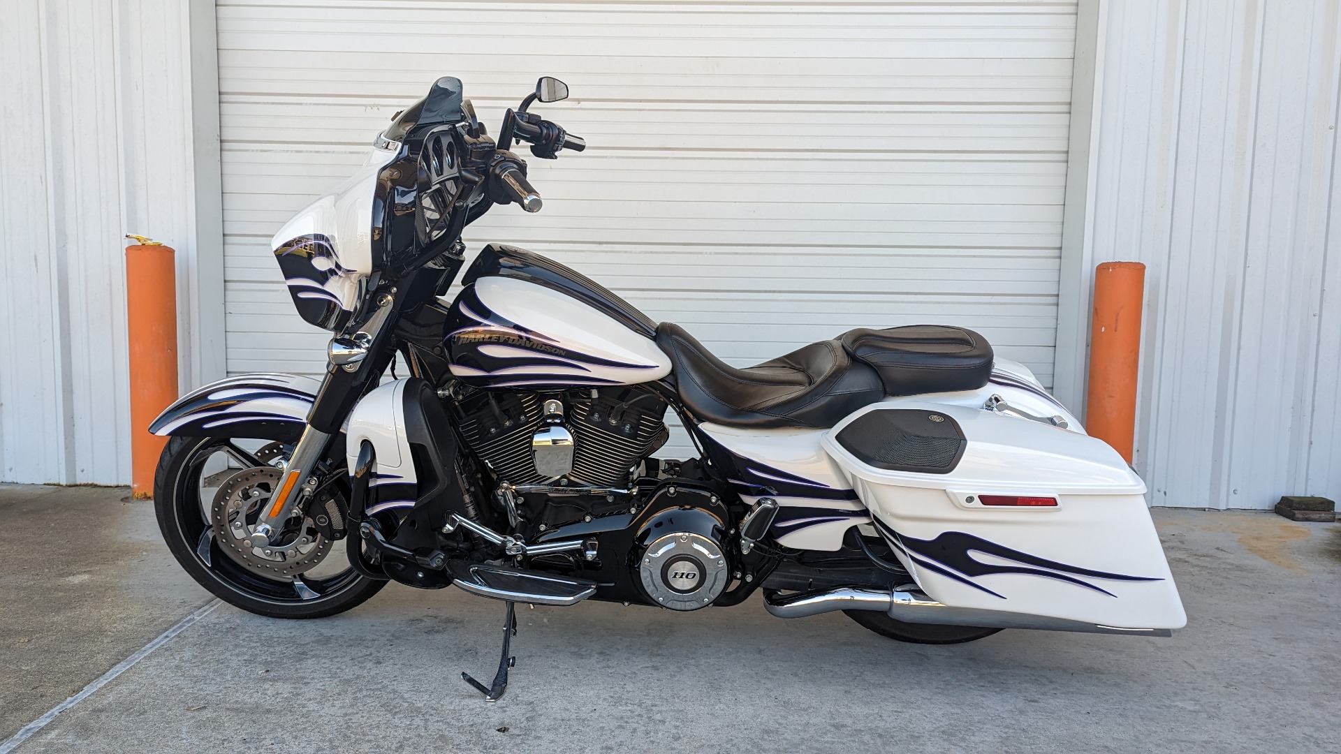 2016 Harley-Davidson CVO™ Street Glide® in Monroe, Louisiana - Photo 2