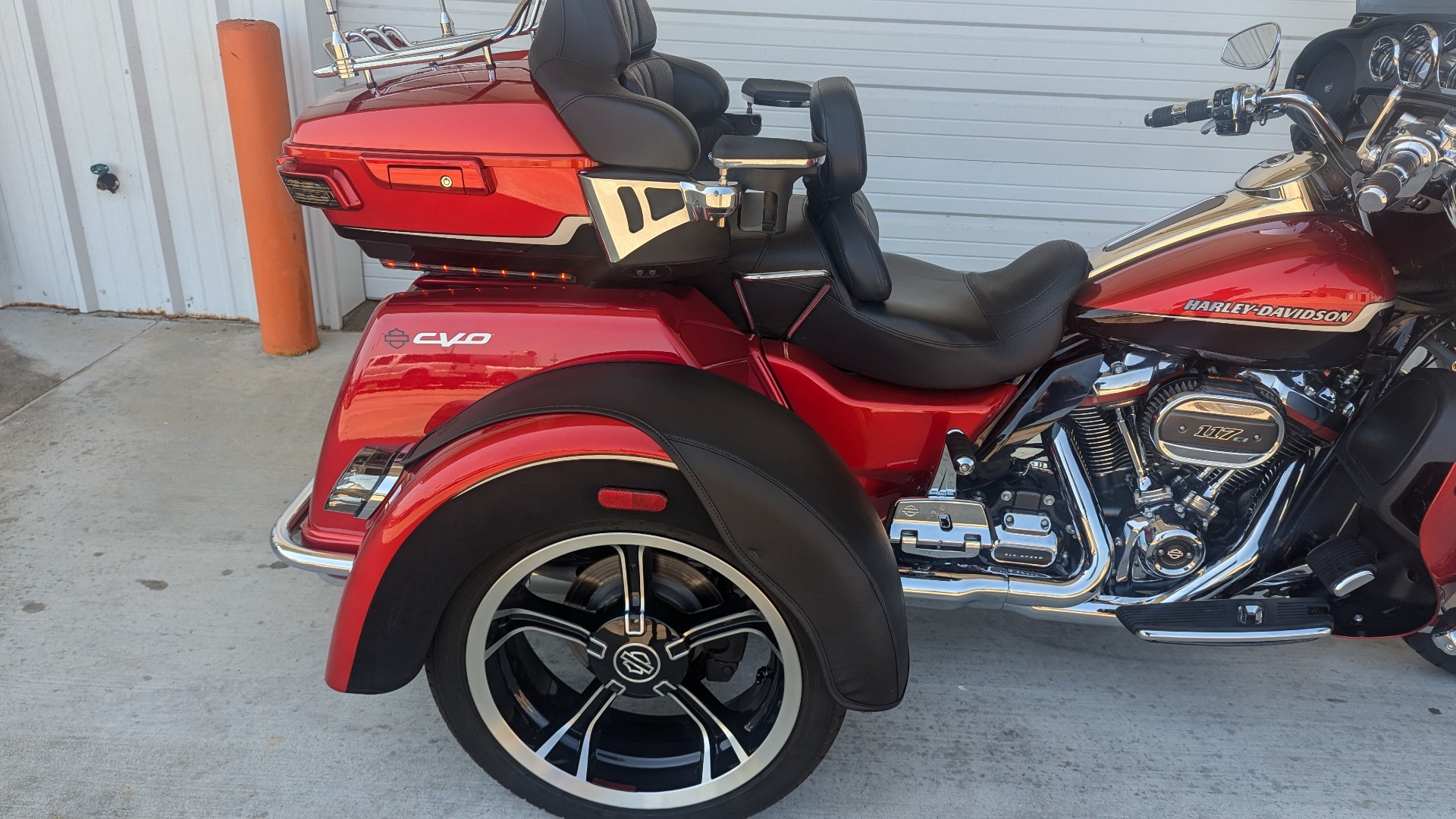 2021 Harley-Davidson CVO™ Tri Glide® in Monroe, Louisiana - Photo 5
