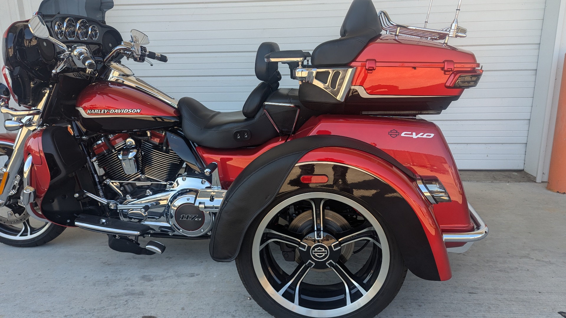 2021 Harley-Davidson CVO™ Tri Glide® in Monroe, Louisiana - Photo 8
