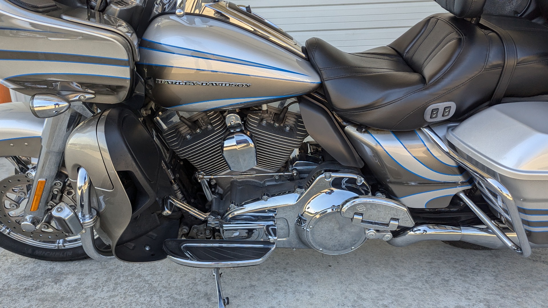 2016 harley davidson cvo road glide ultra for sale in houston - Photo 7