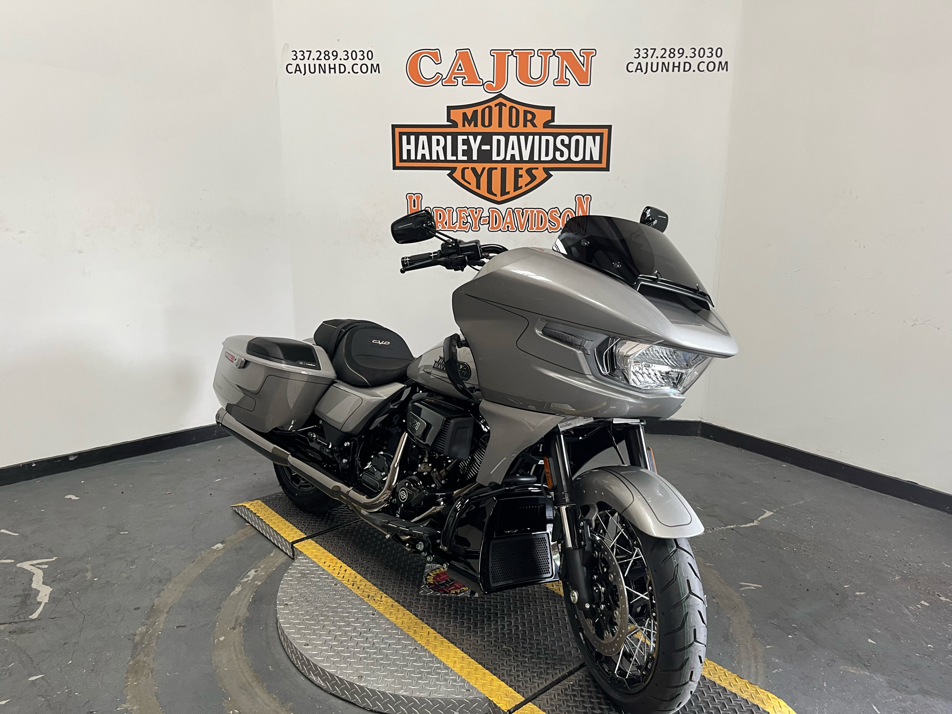 2023 Harley-Davidson CVO™ Road Glide® in Scott, Louisiana - Photo 2