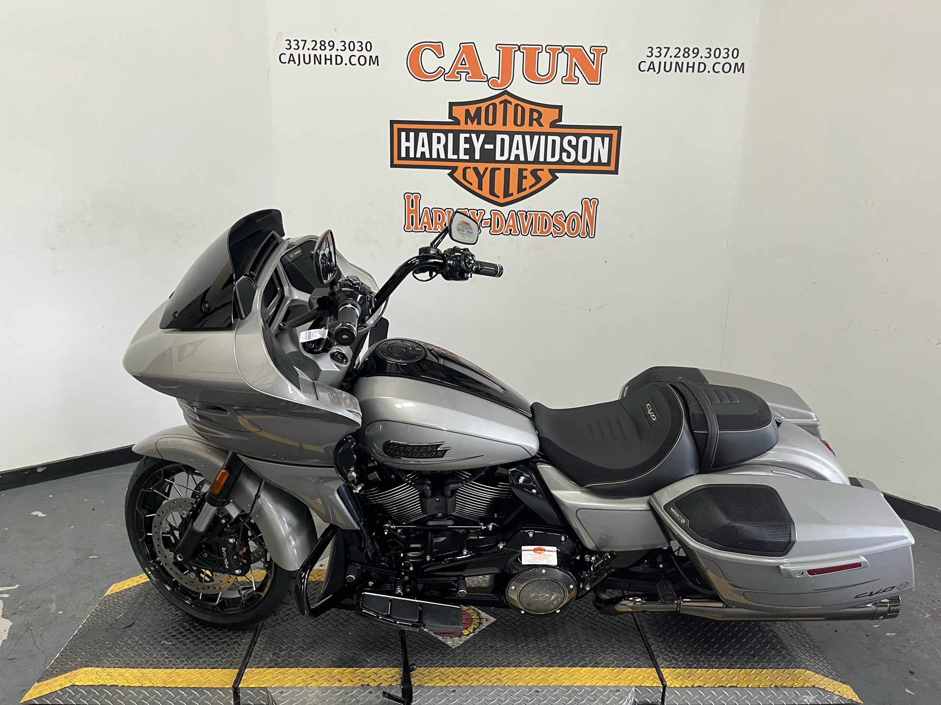 2023 Harley-Davidson CVO™ Road Glide® in Scott, Louisiana - Photo 5