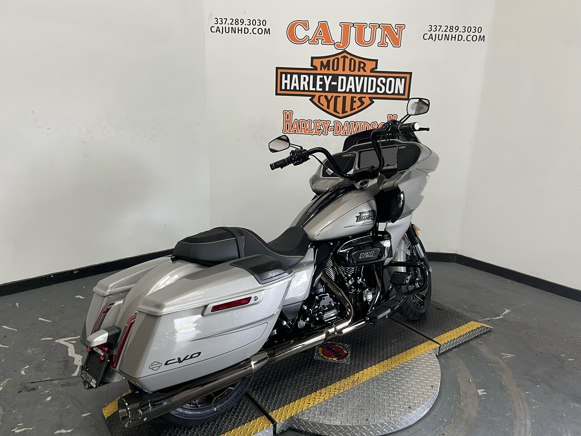 2023 Harley-Davidson CVO™ Road Glide® in Scott, Louisiana - Photo 8