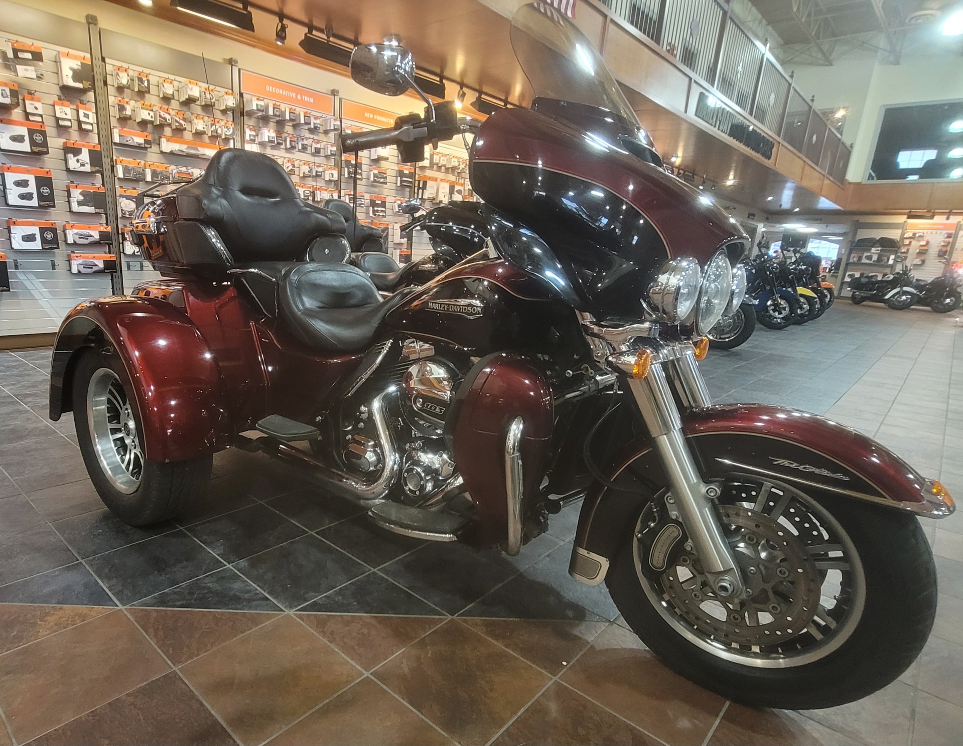 2015 Harley-Davidson Tri Glide® Ultra in Scott, Louisiana - Photo 2