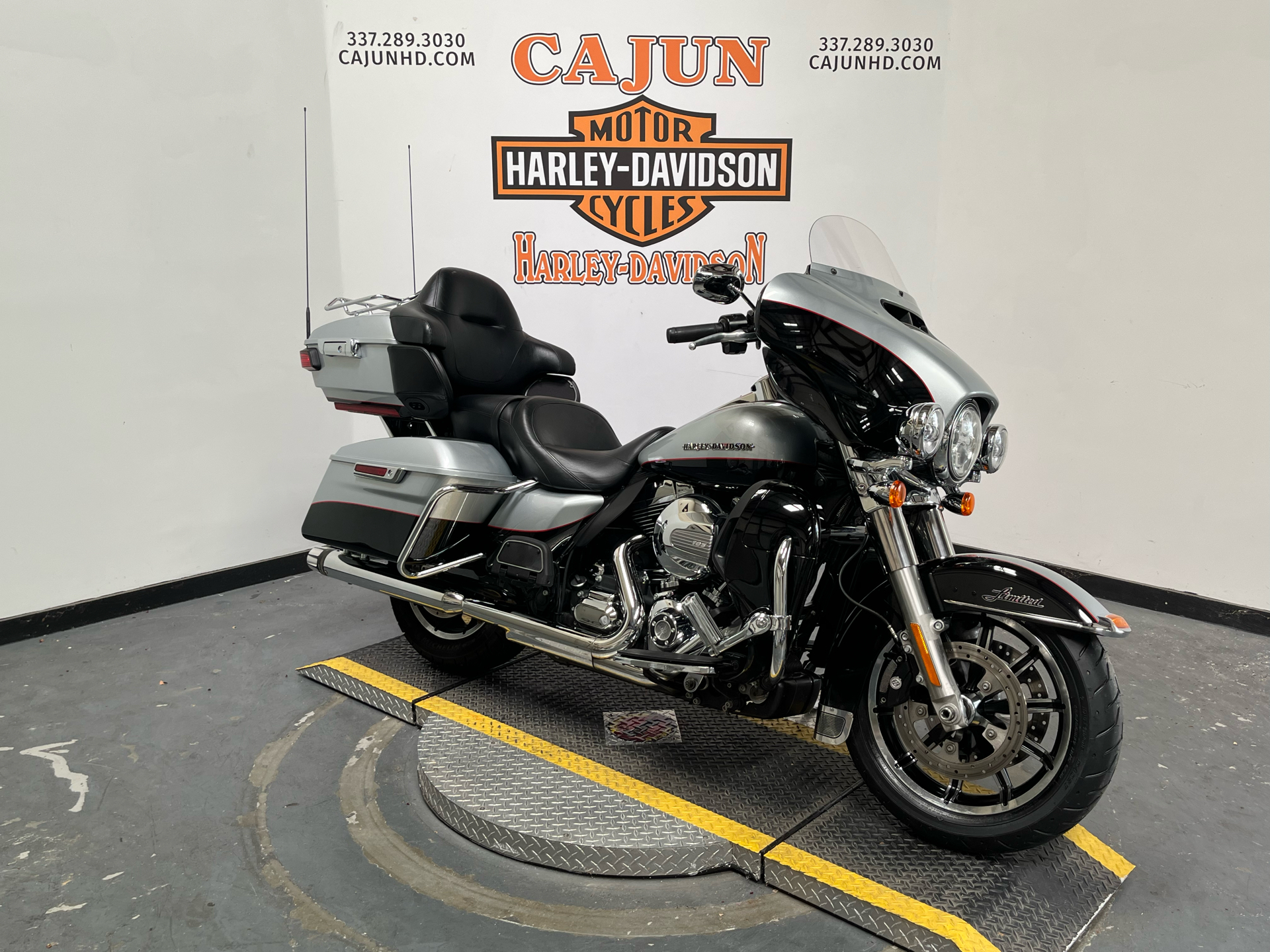 2015 Harley-Davidson Electra Glide® Ultra Classic® in Scott, Louisiana - Photo 2