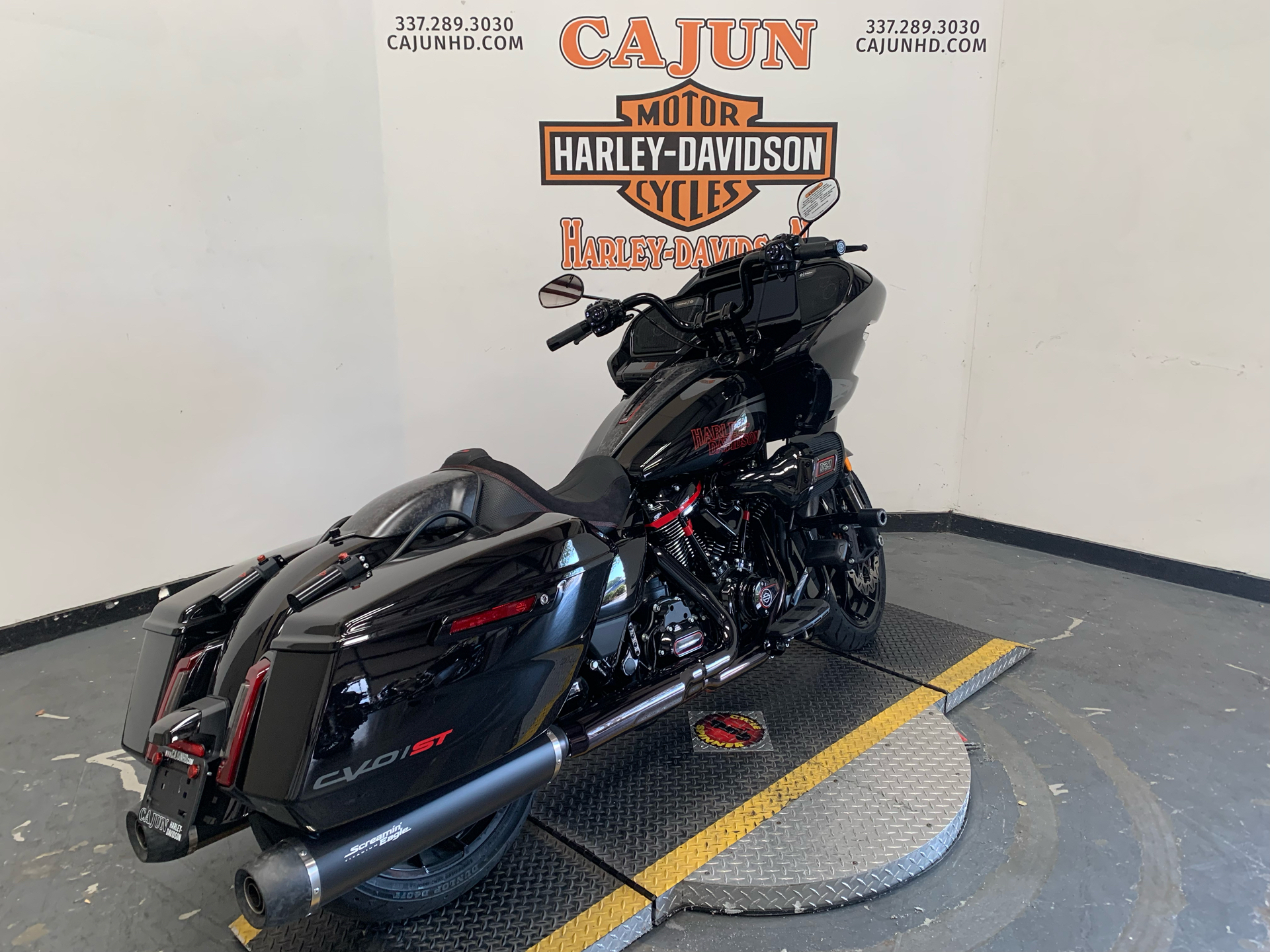 2024 Harley-Davidson CVO™ Road Glide® ST in Scott, Louisiana - Photo 3