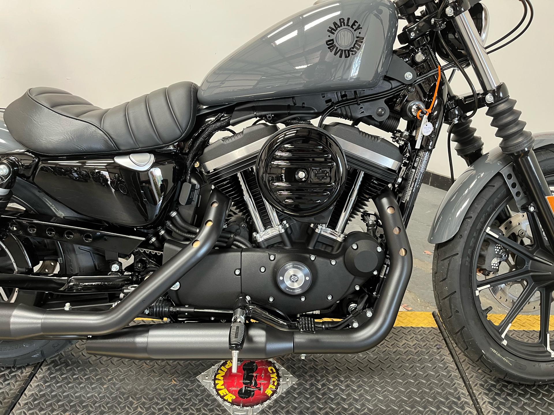 2022 Harley-Davidson Iron 883™ in Scott, Louisiana - Photo 9