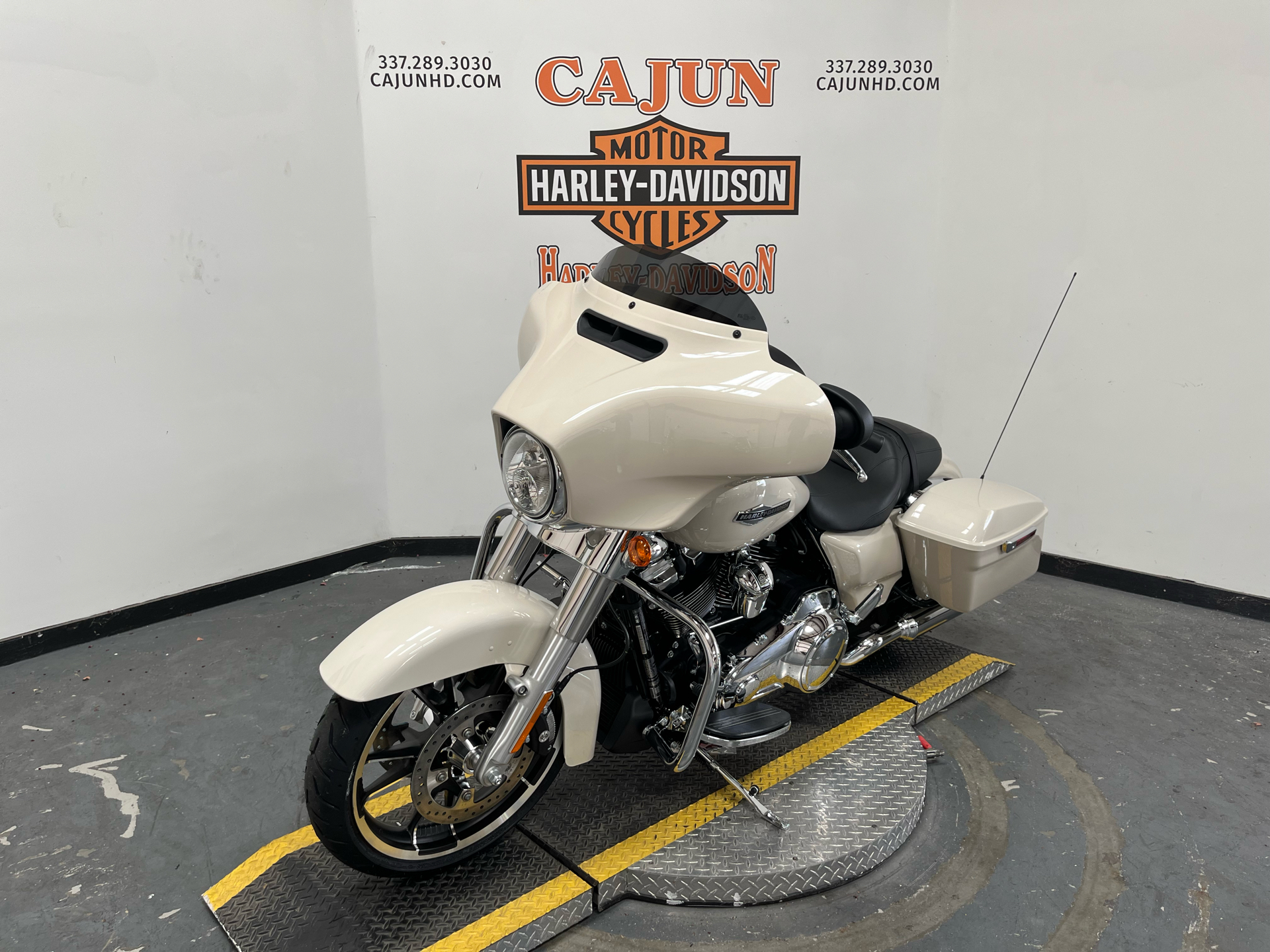 2022 Harley-Davidson Street Glide® in Scott, Louisiana - Photo 4