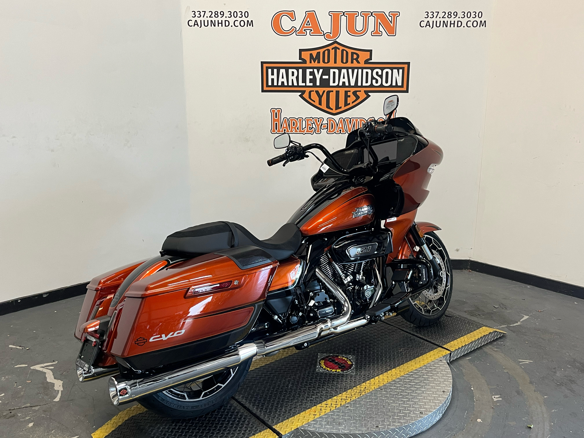 2023 Harley-Davidson CVO™ Road Glide® in Scott, Louisiana - Photo 4