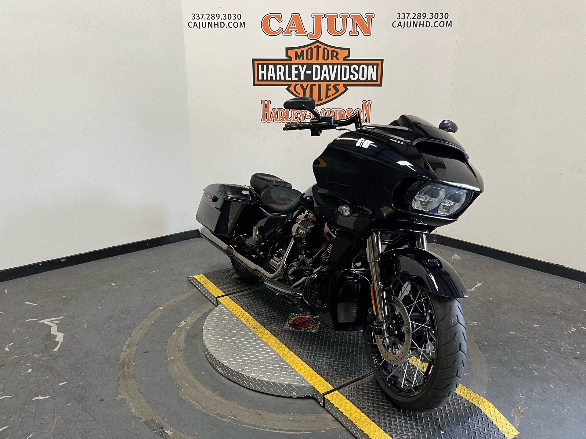 2022 Harley-Davidson CVO™ Road Glide® in Scott, Louisiana - Photo 4