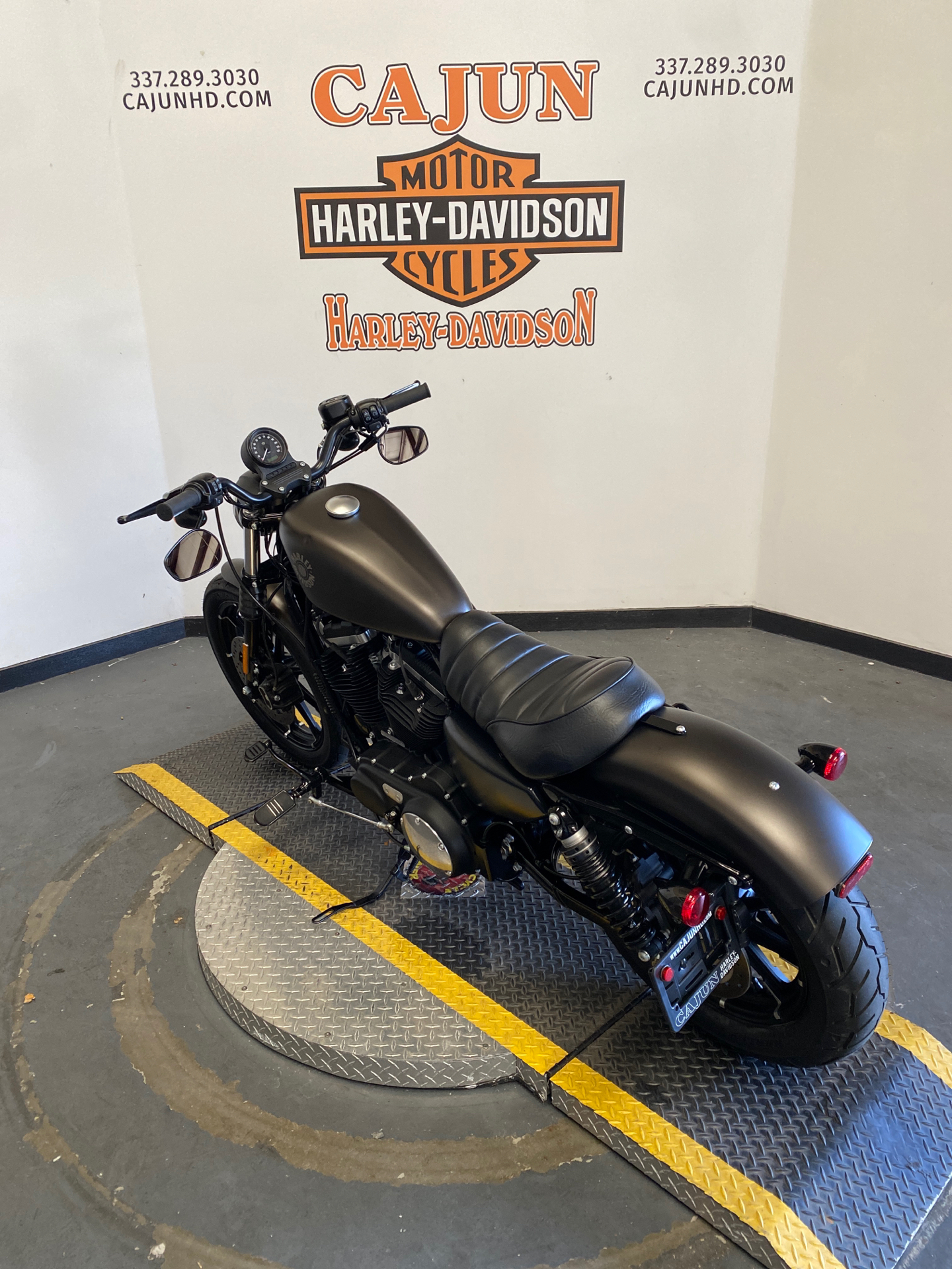 2021 Harley Iron 883 - Photo 3