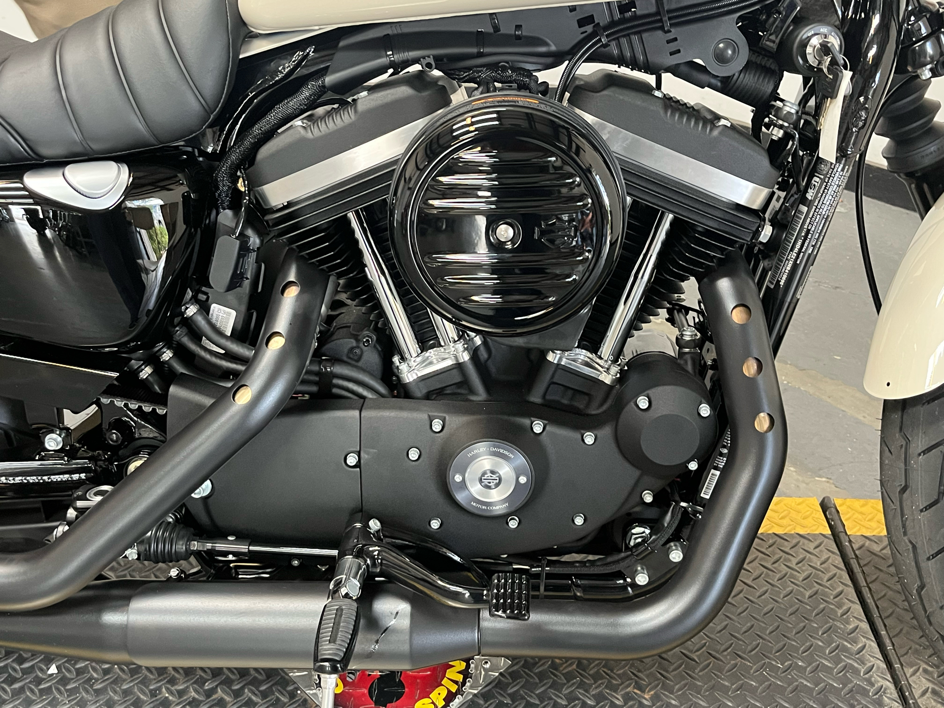 2022 Harley-Davidson Iron 883 low mileage - Photo 9