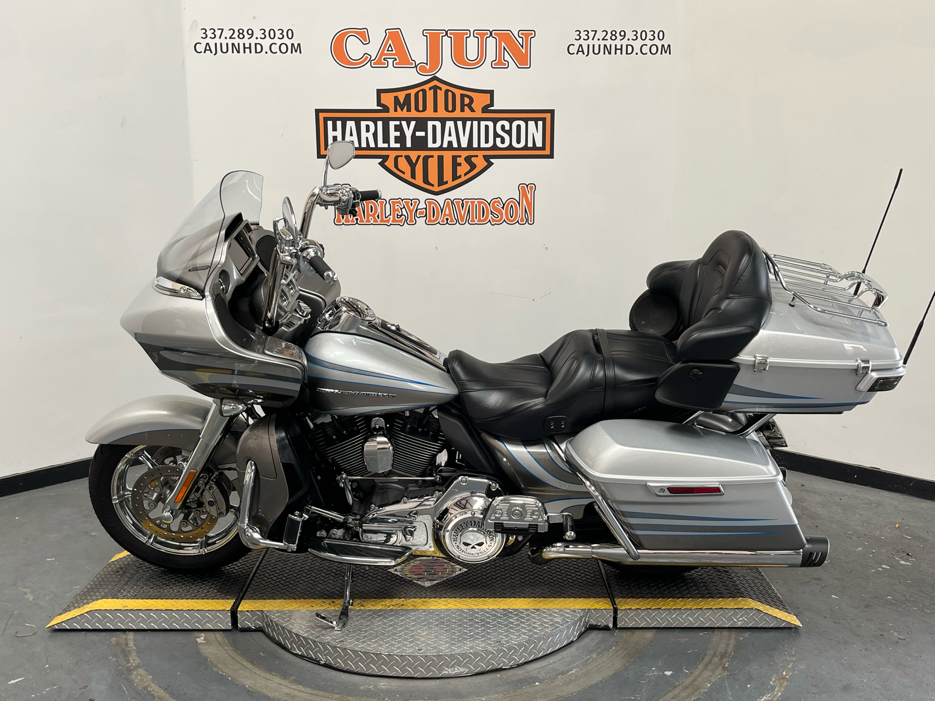 2016 Harley-Davidson CVO™ Road Glide™ Ultra in Scott, Louisiana - Photo 7