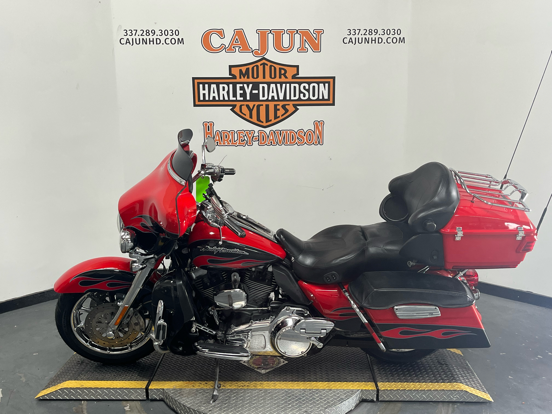 2010 Harley-Davidson CVO™ Ultra Classic® Electra Glide® in Scott, Louisiana - Photo 6