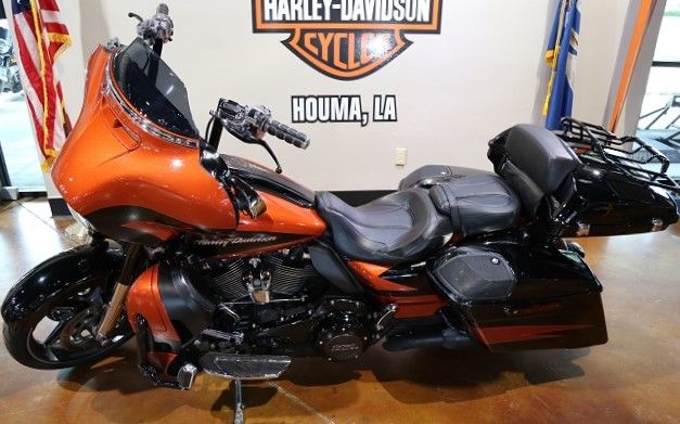 2017 Harley-Davidson CVO™ Street Glide® in Houma, Louisiana - Photo 4