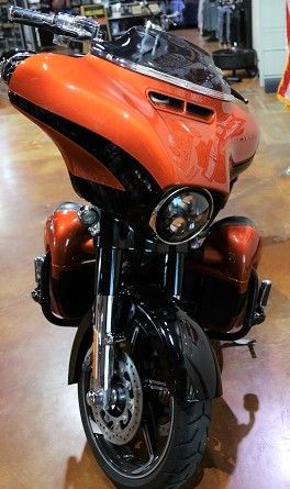2017 Harley-Davidson CVO™ Street Glide® in Houma, Louisiana - Photo 8