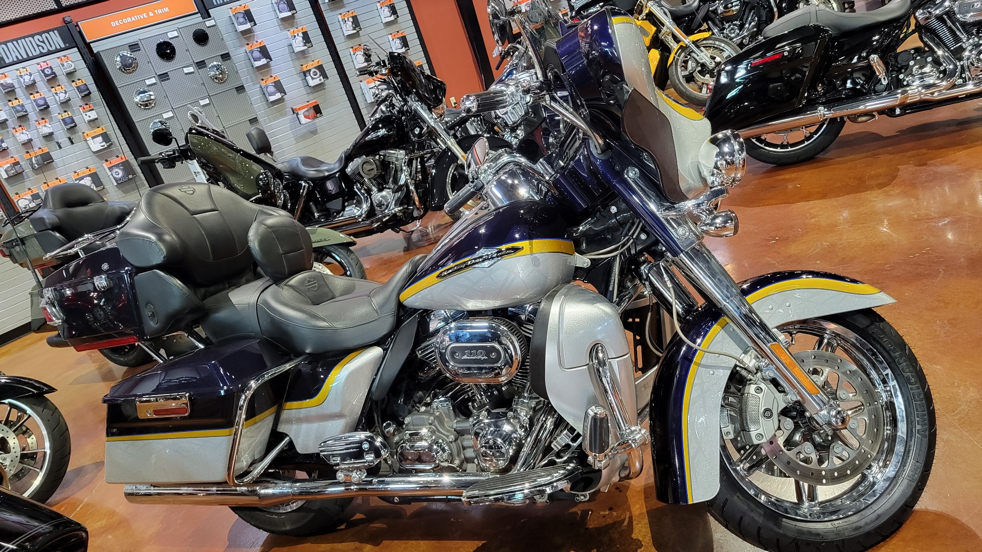 2012 Harley-Davidson CVO Ultra Classic - Photo 2