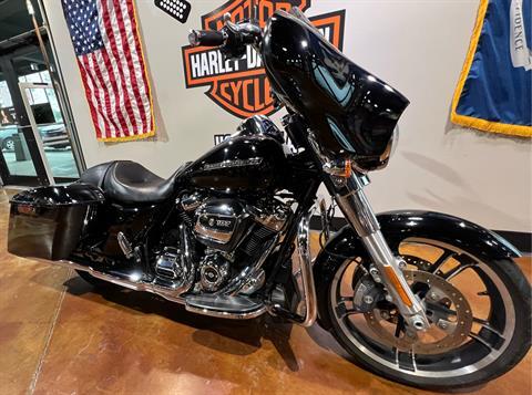 2017 Harley-Davidson Street Glide® in Houma, Louisiana - Photo 13