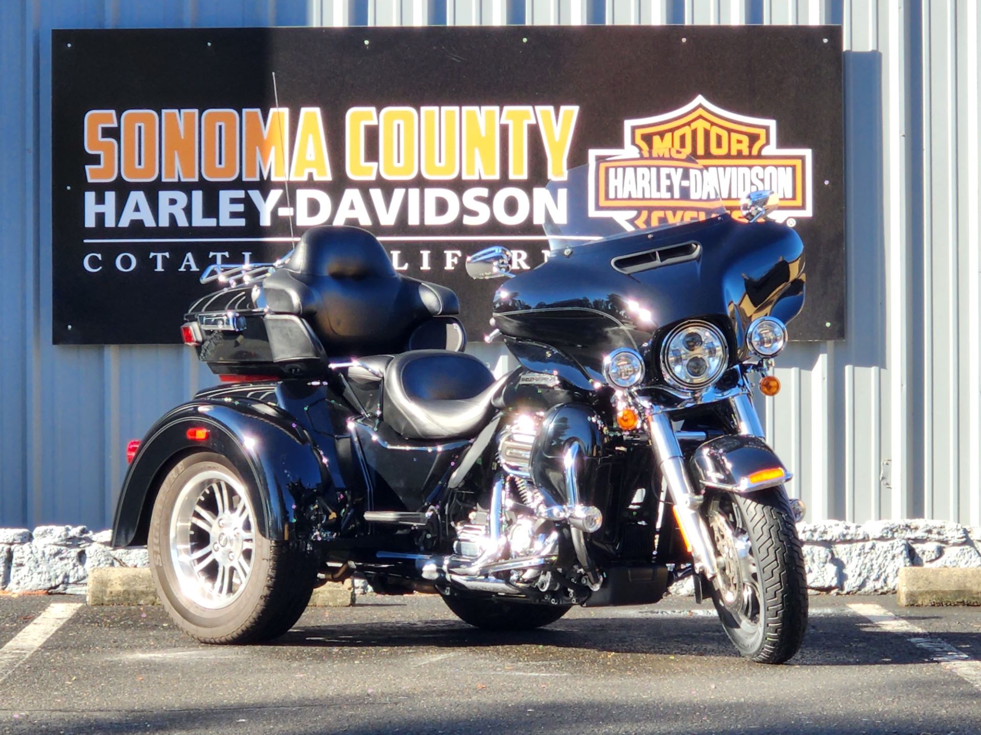 2019 Harley-Davidson Tri Glide® Ultra in Cotati, California - Photo 2