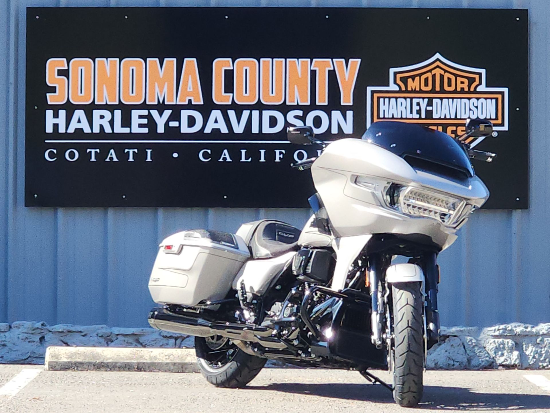 2023 Harley-Davidson CVO™ Road Glide® in Cotati, California - Photo 2