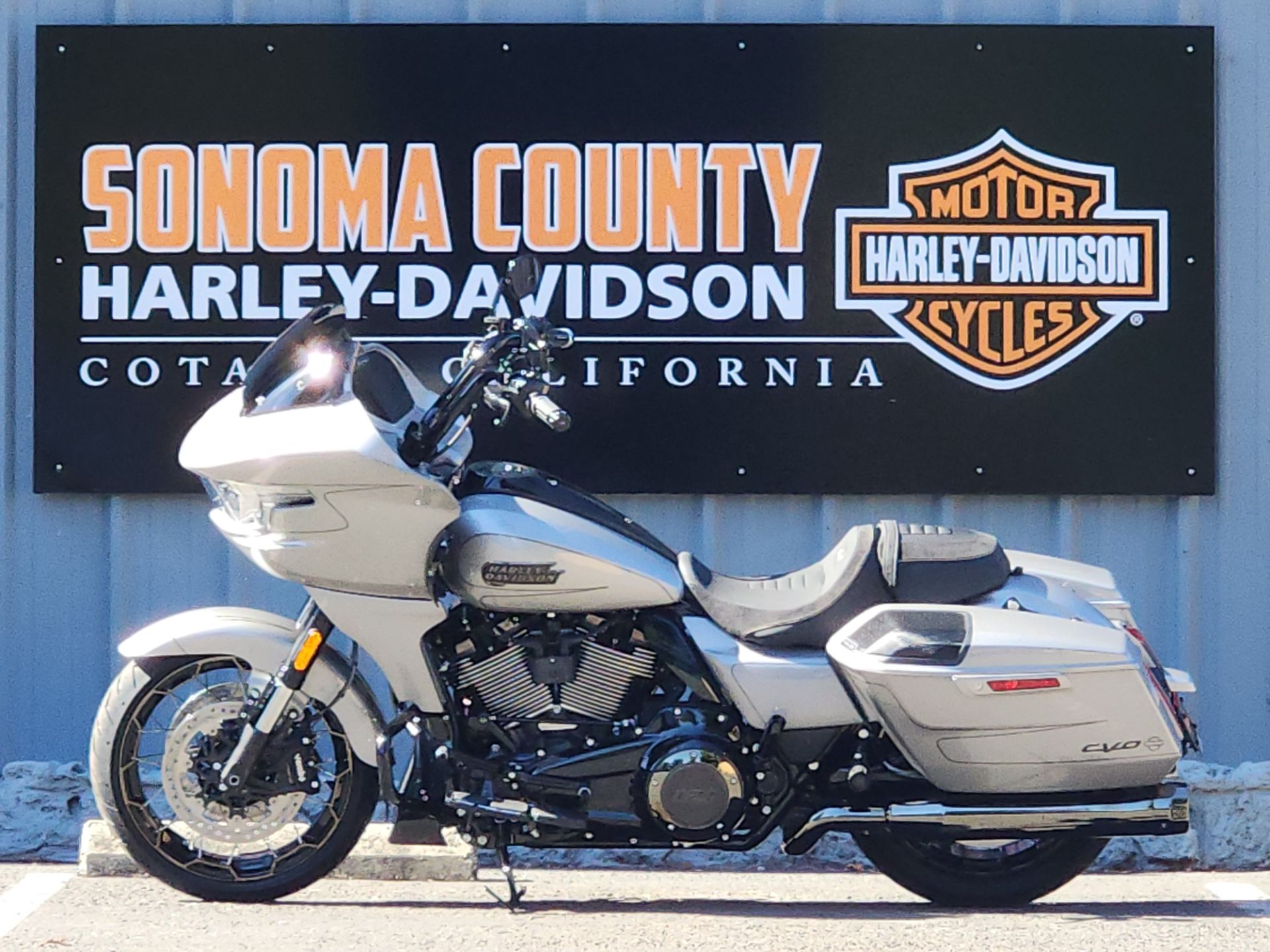 2023 Harley-Davidson CVO™ Road Glide® in Cotati, California - Photo 3