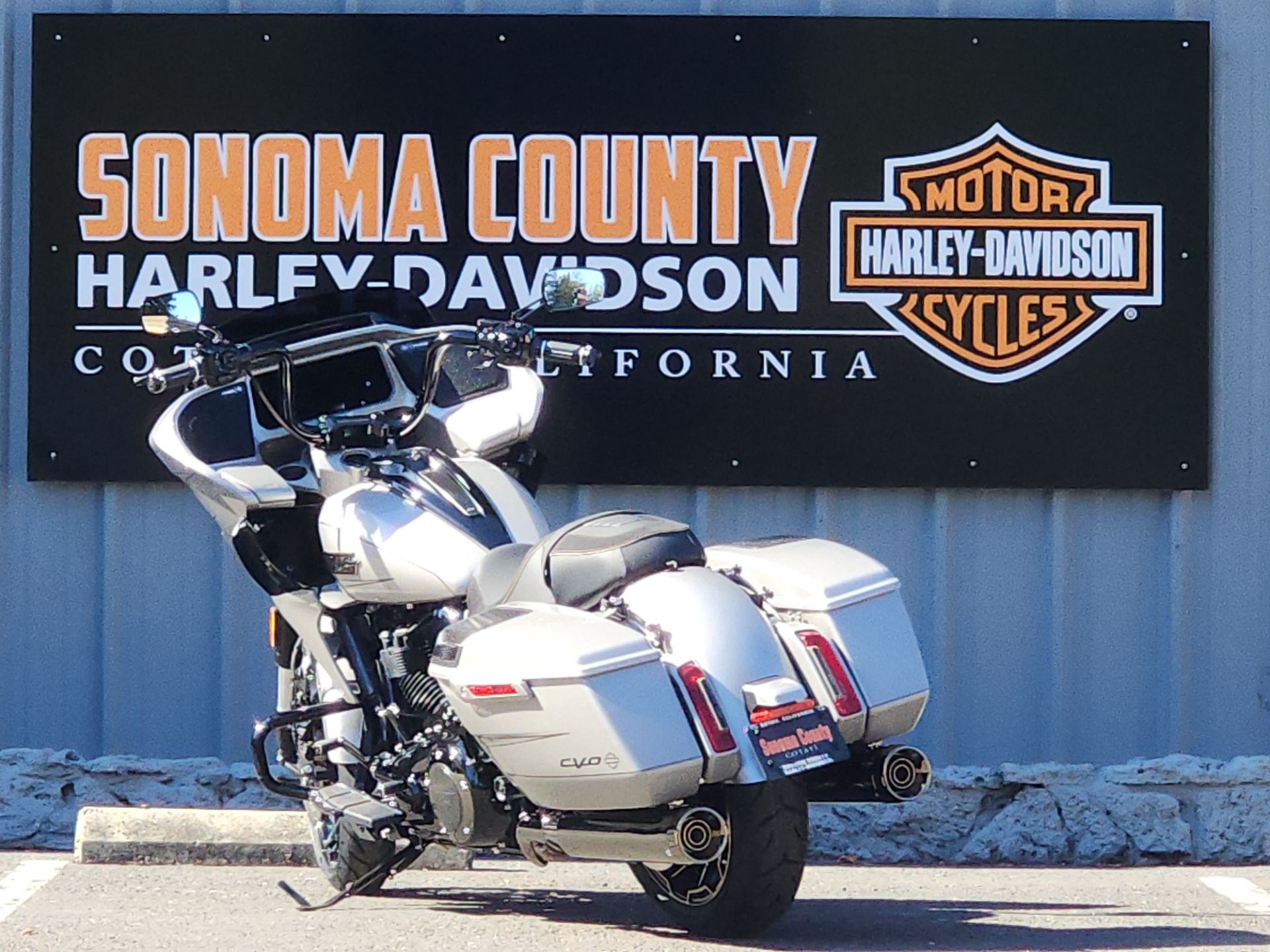 2023 Harley-Davidson CVO™ Road Glide® in Cotati, California - Photo 4