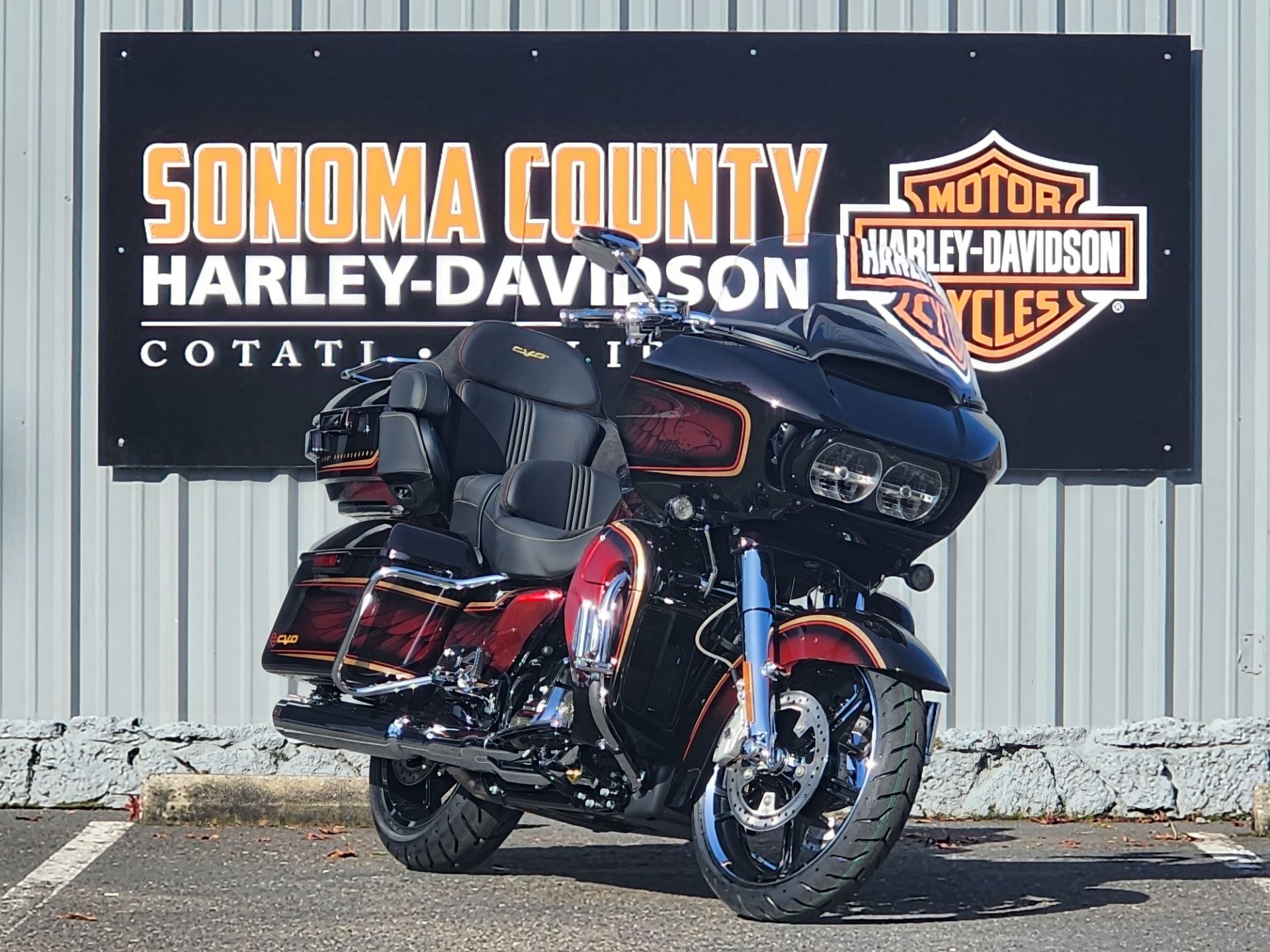 2023 Harley-Davidson CVO™ Road Glide® Limited Anniversary in Cotati, California - Photo 2