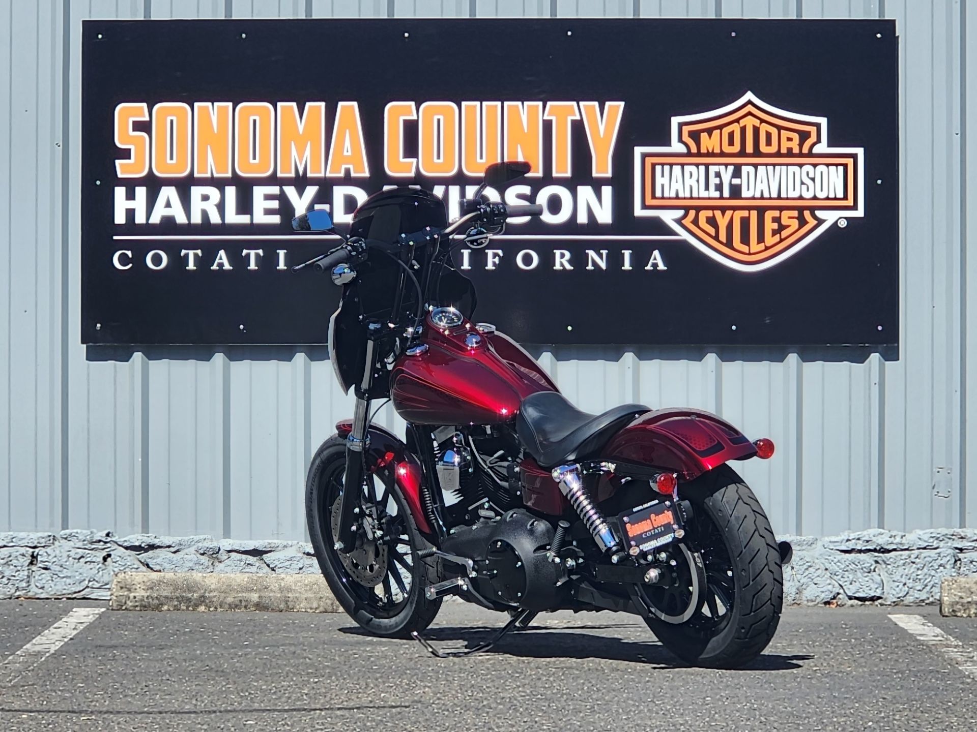 2015 Harley-Davidson Dyna Street Bob in Cotati, California - Photo 4
