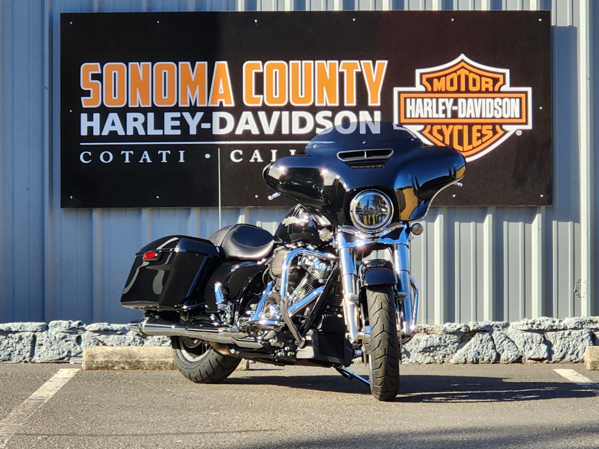 2019 Harley-Davidson Street Glide® in Cotati, California - Photo 2