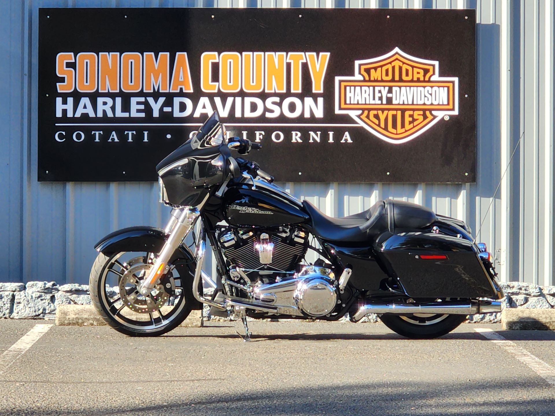 2019 Harley-Davidson Street Glide® in Cotati, California - Photo 3