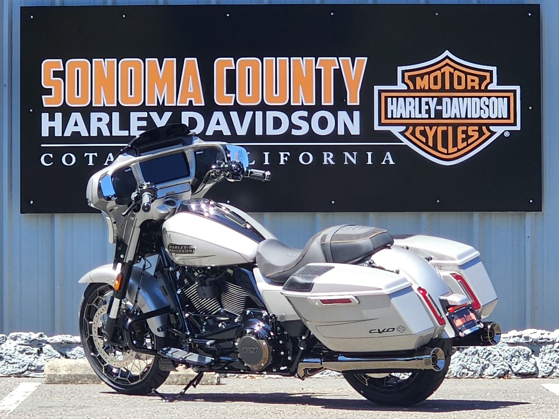 2023 Harley-Davidson CVO™ Street Glide® in Cotati, California - Photo 4